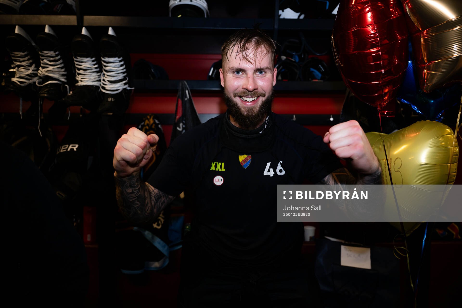 Djurgårdens Albin Grewe jublar i omklädningsrummet