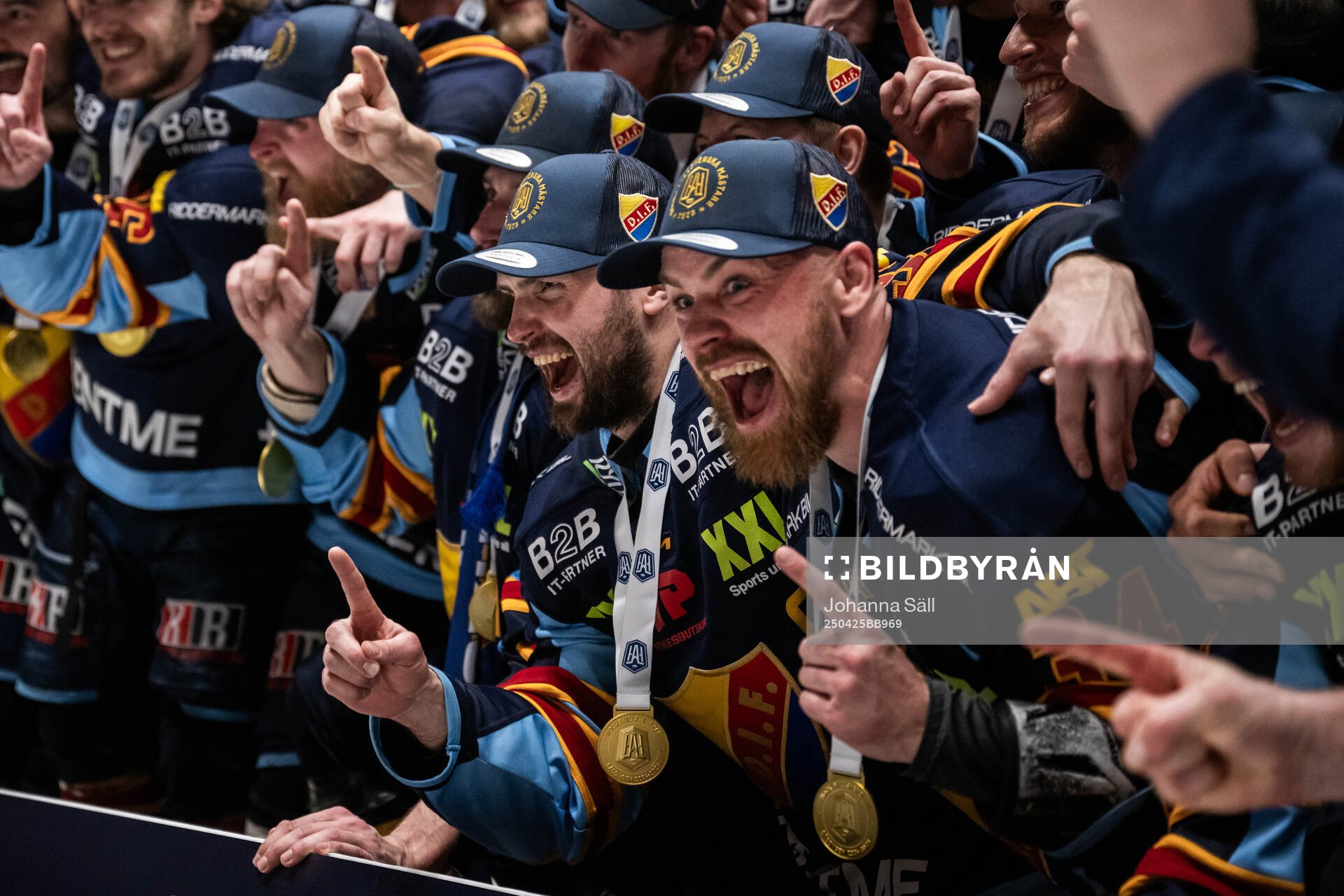 Djurgårdens Marcus Krüger och Daniel Brodin jublar
