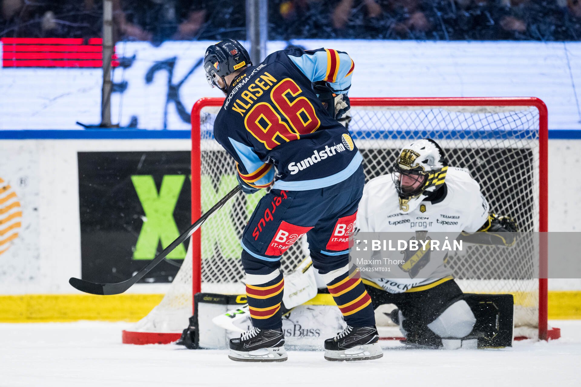 Djurgårdens Linus Klasen gör 2-1 på straff bakom AIKs