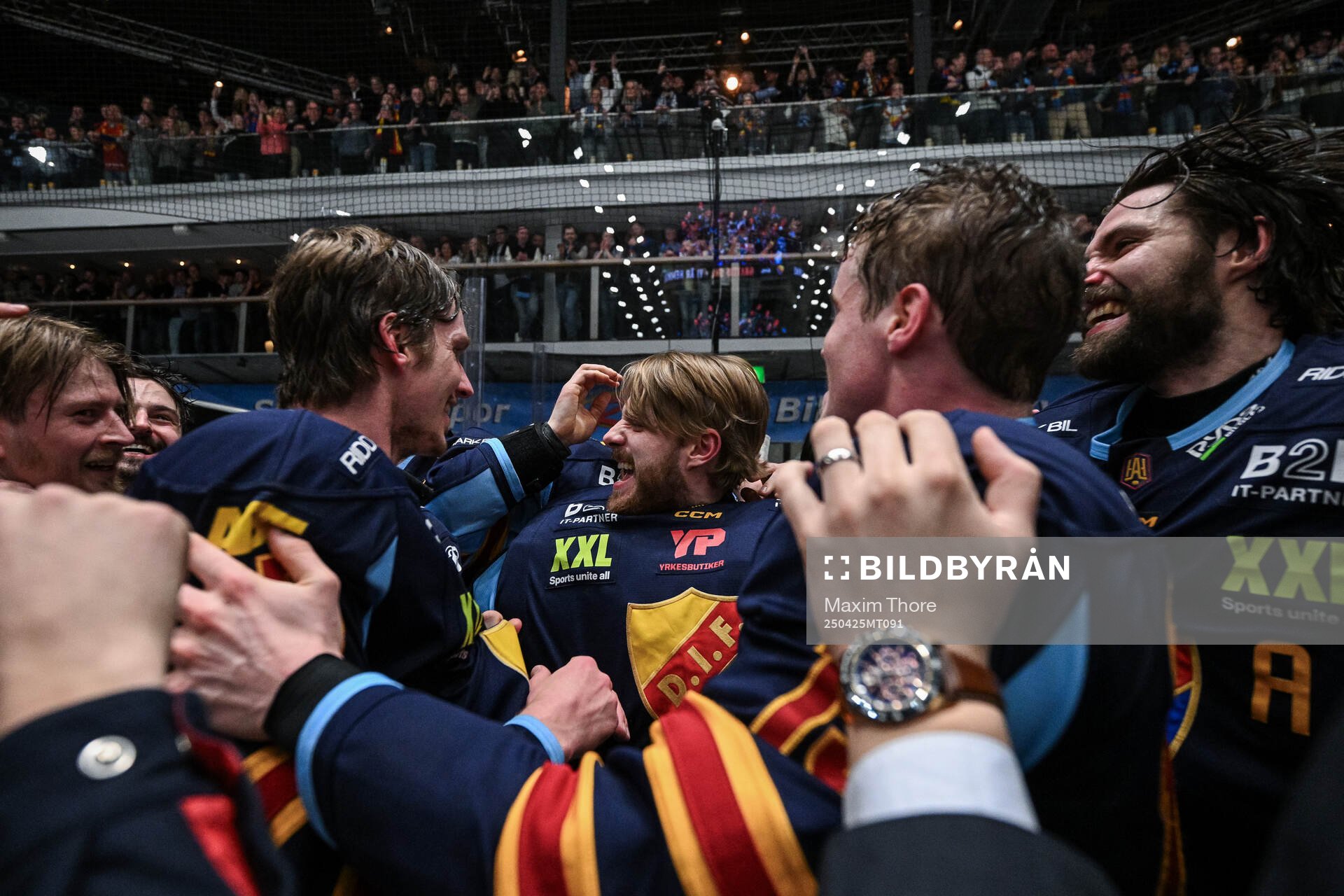 Djurgårdens målvakt Hugo Hävelid jublar