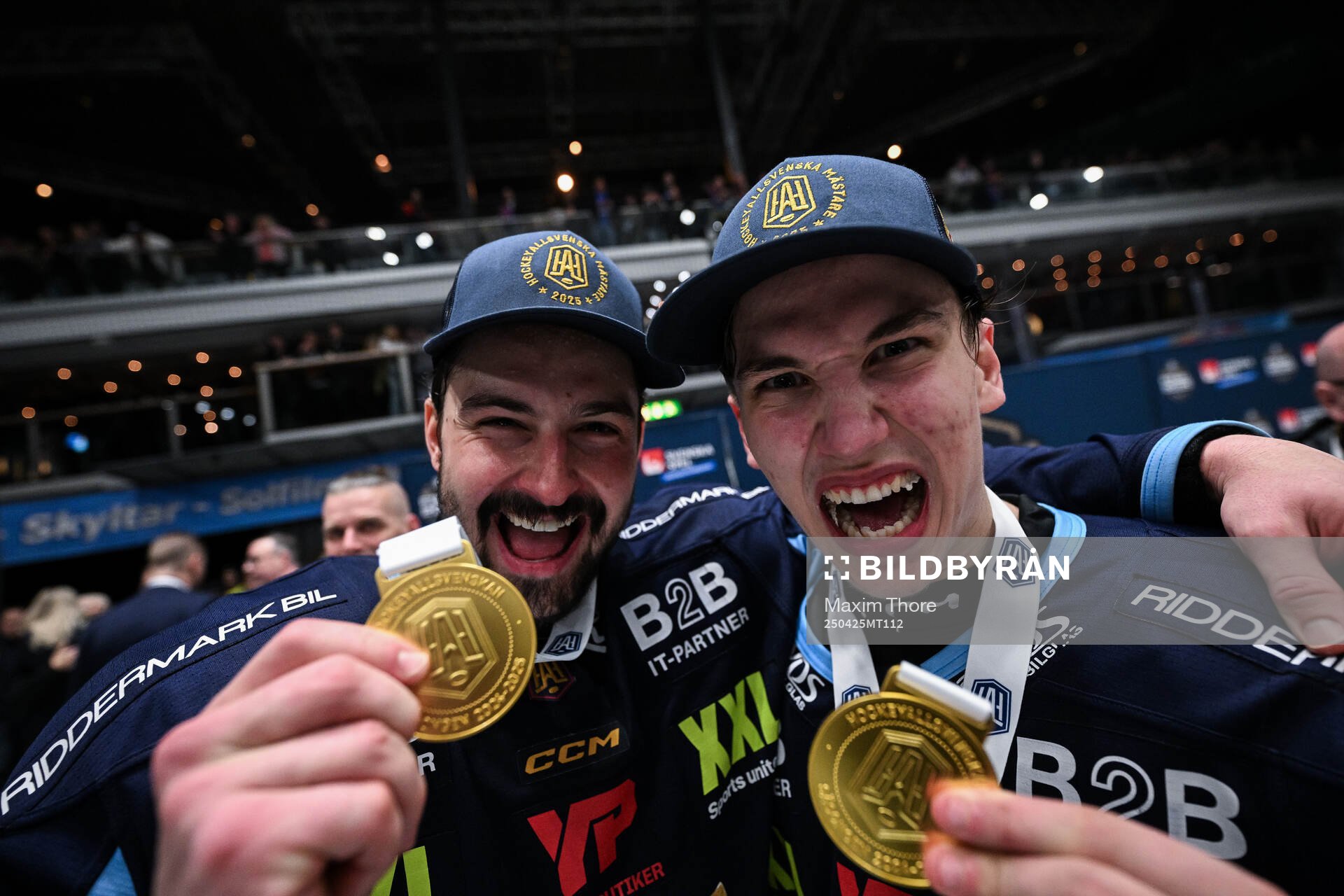 Djurgårdens Jonathan Tychonick och Victor Eklund jublaer