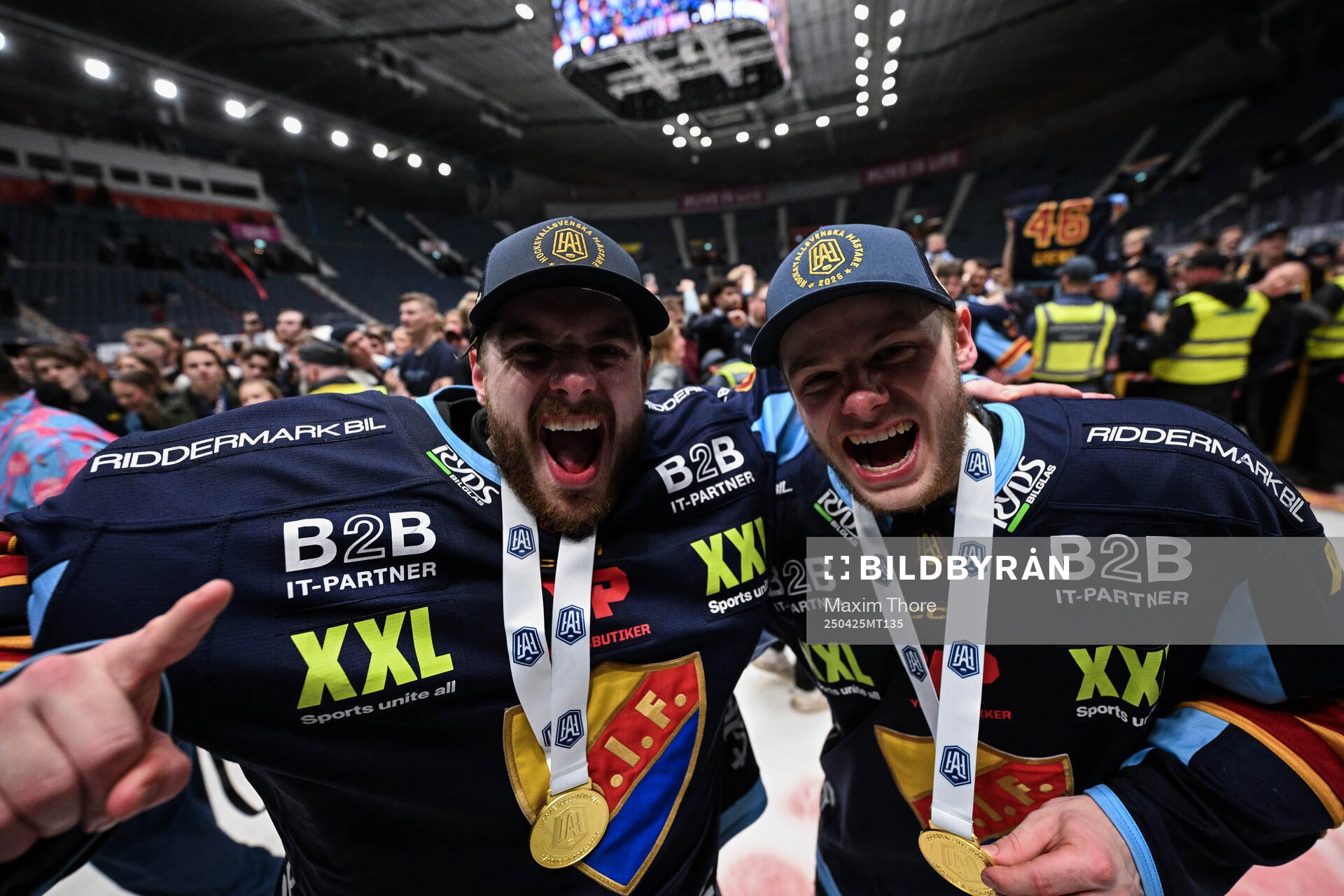 Djurgårdens Hugo Hävelid och Mattias Hävelid jublar