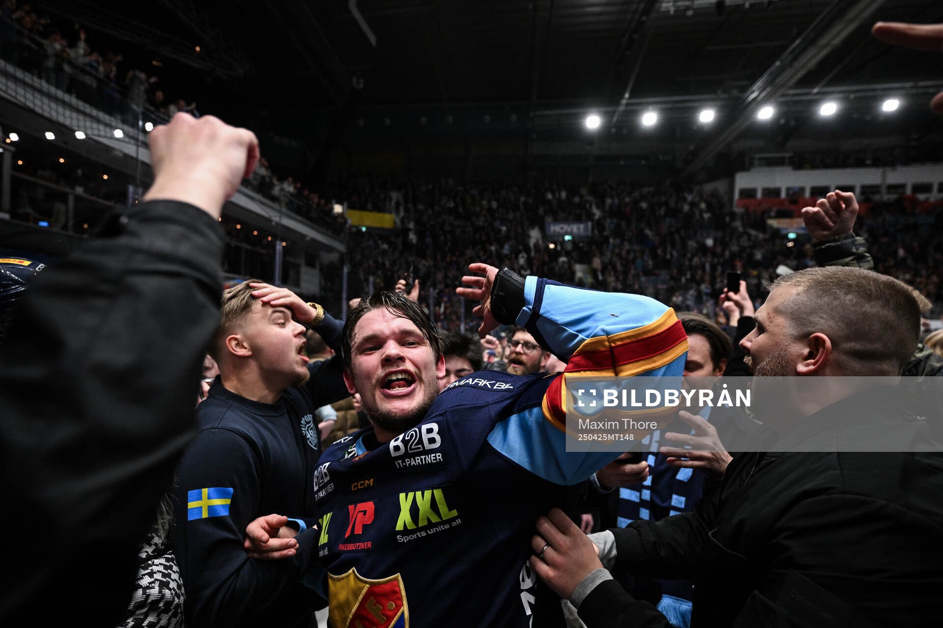 Djurgårdens Arvid Costmar jublar