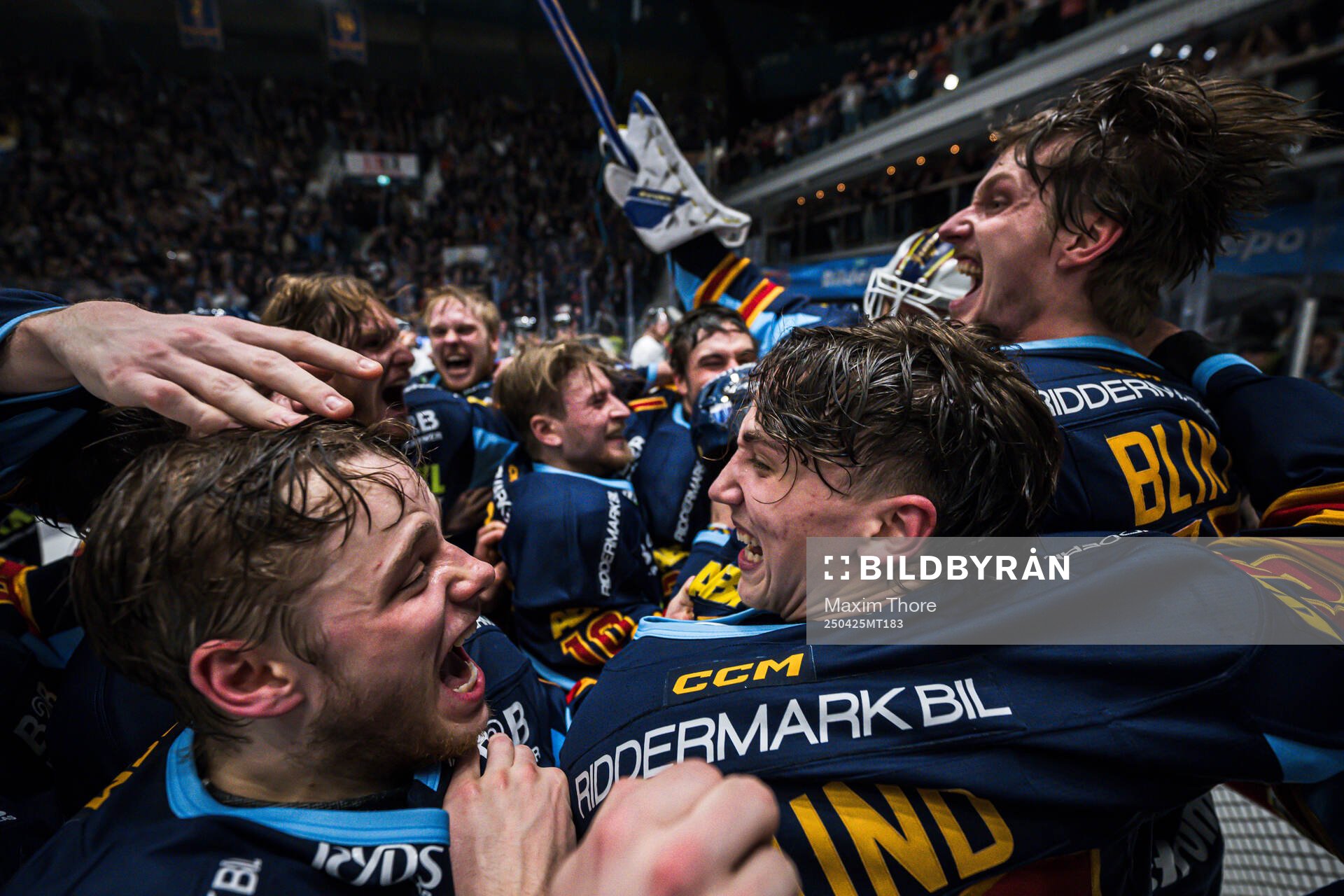 Djurgårdens Mattias Hävelid och Victor Eklund jublar