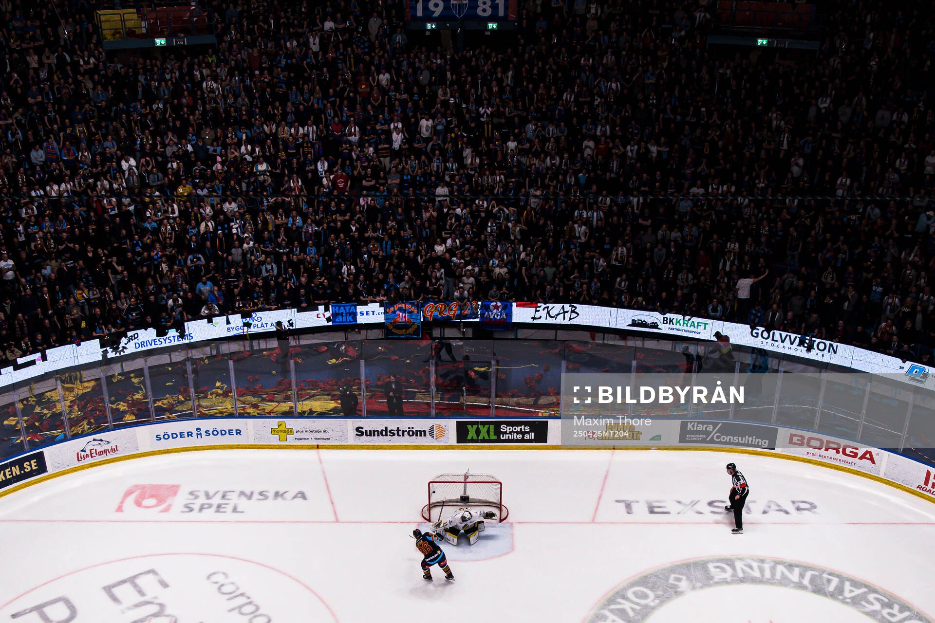 Djurgårdens Linus Klasen gör 2-1 på straff bakom AIKs
