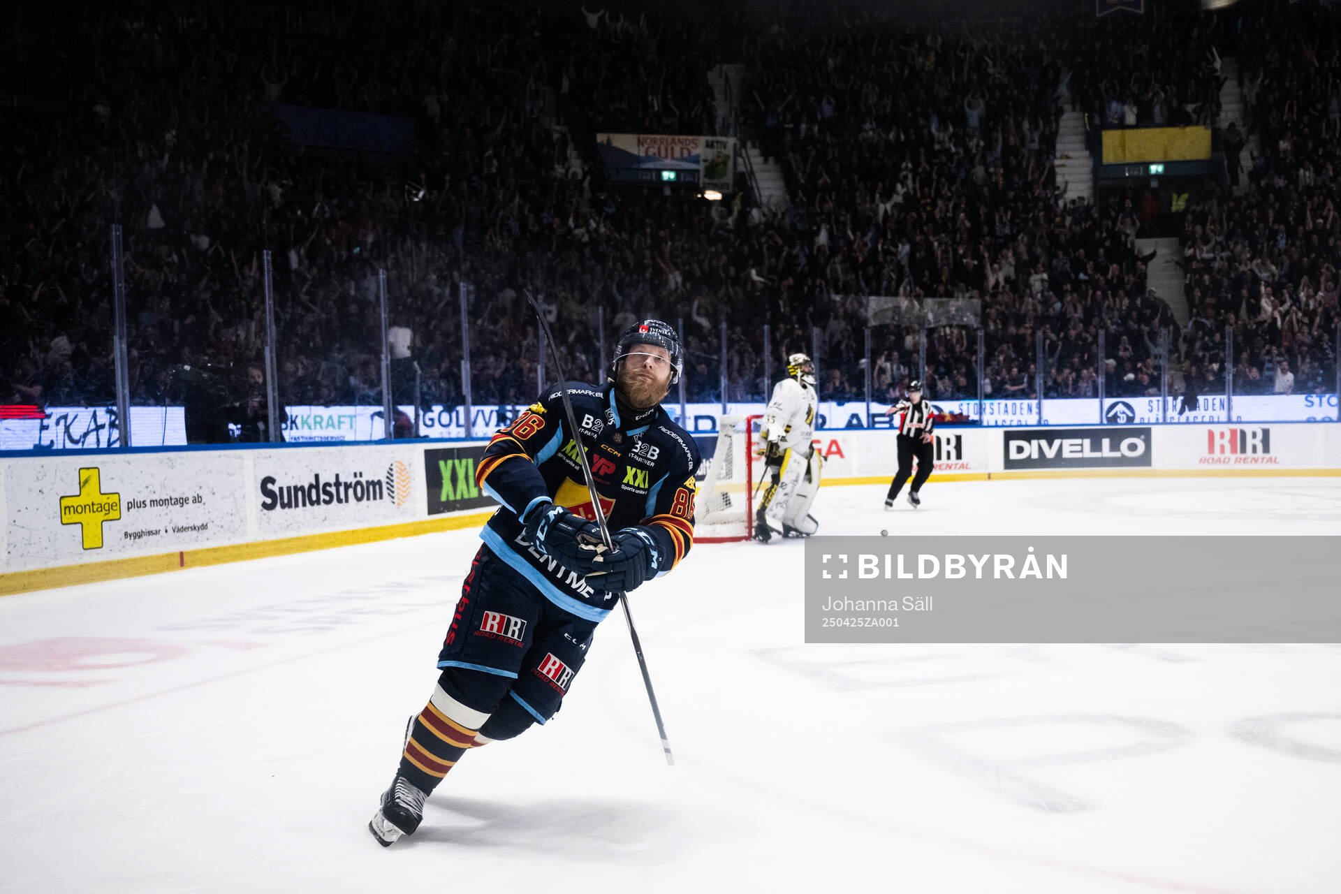 Djurgårdens Linus Klasen jublar
