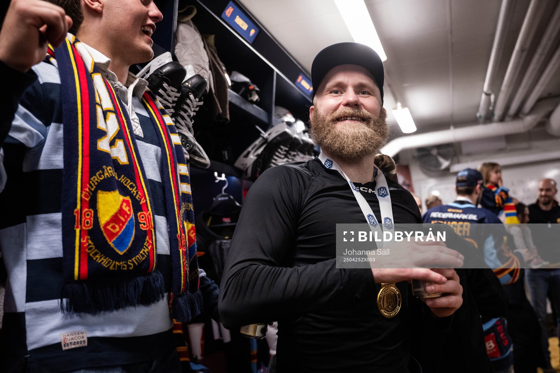 Djurgårdens Patrick Thoresen jublar i omklädningsrummet