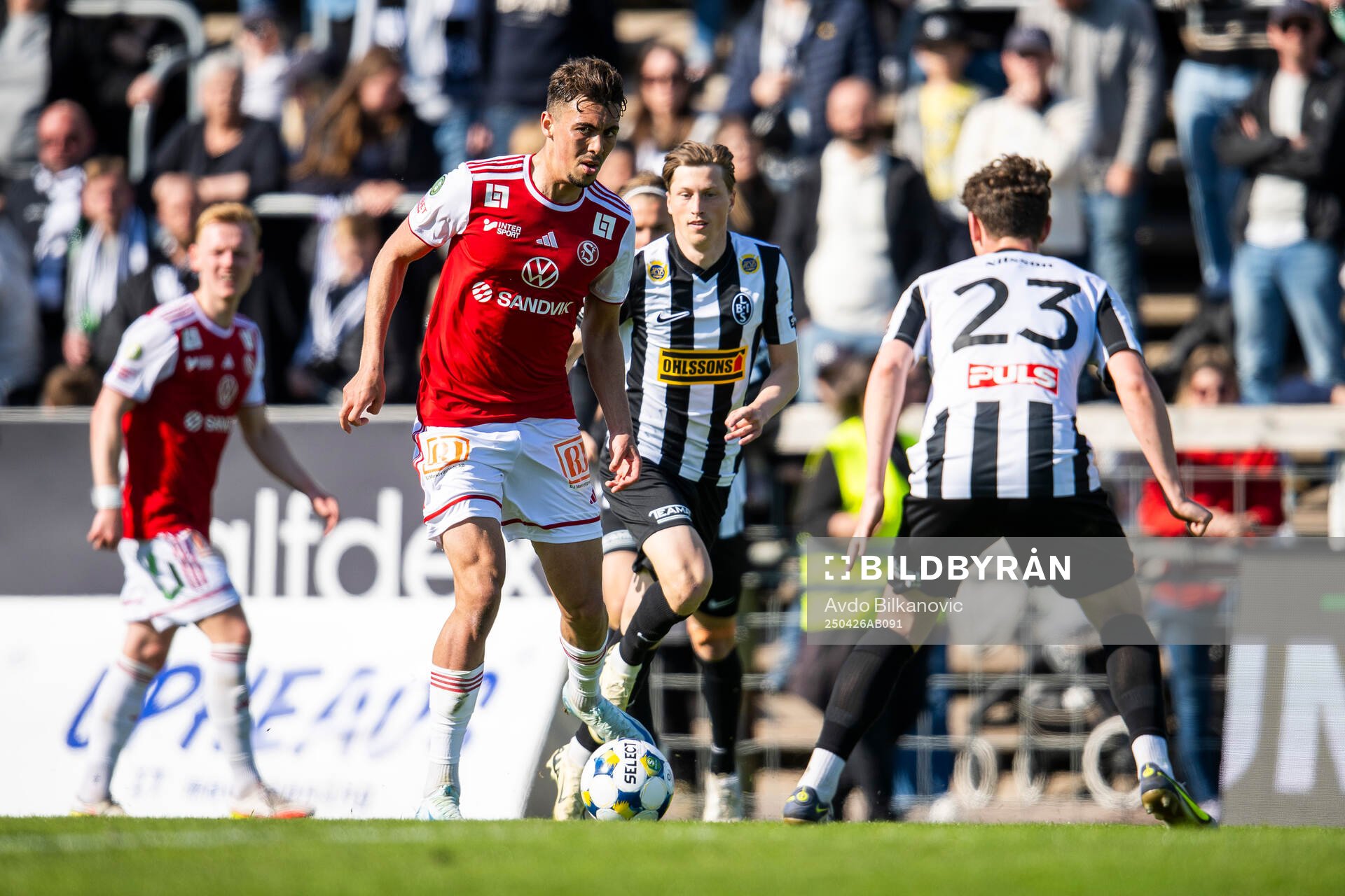 Sandvikens IFs Liam Vabö under fotbollsmatchen i Superettan mellan Landskrona och Sandvikens IF den 26 april 2025 i Landskrona. 