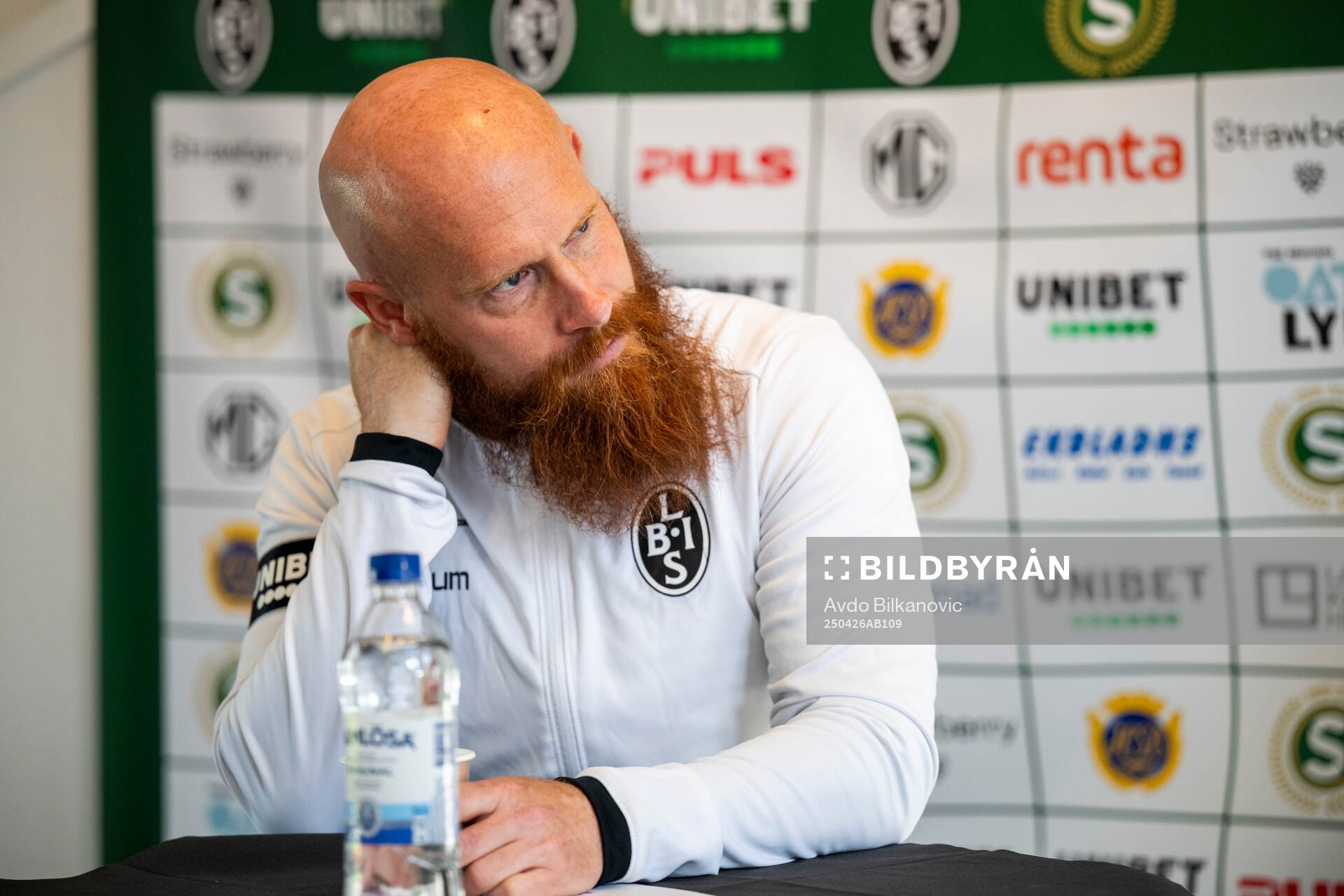 Landskronas tränare Max Mölder under fotbollsmatchen i Superettan mellan Landskrona och Sandvikens IF den 26 april 2025 i Landskrona.
