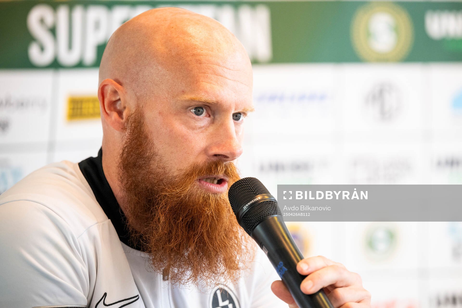 Landskronas tränare Max Mölder under fotbollsmatchen i Superettan mellan Landskrona och Sandvikens IF den 26 april 2025 i Landskrona.