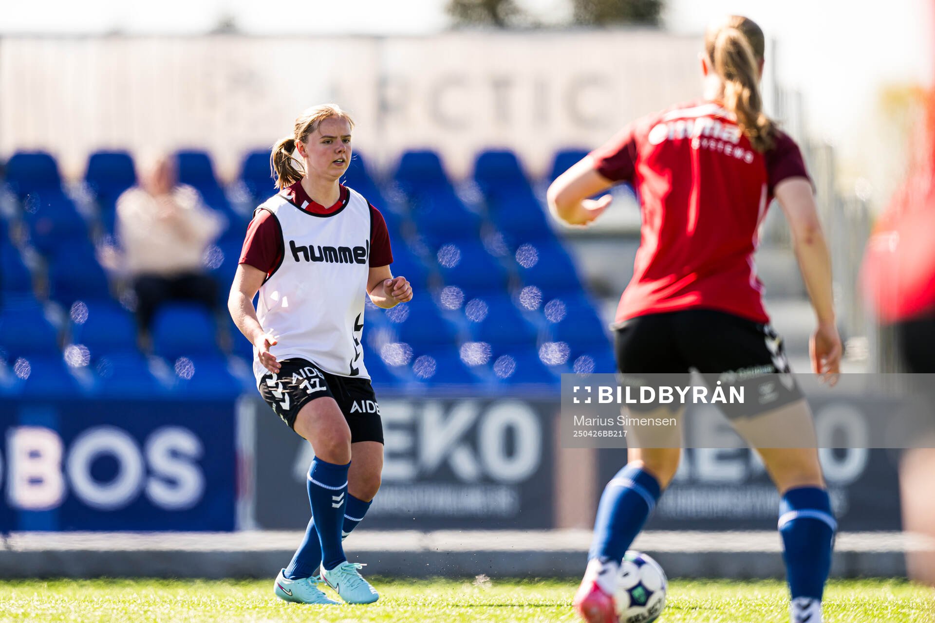 Thea Mikkelsen of Lyn warms up