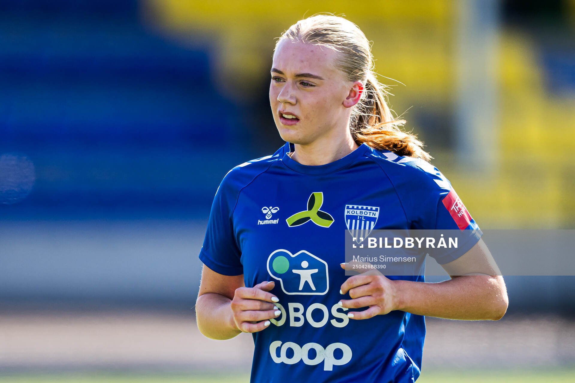 Lea Brandstadmoen Ellingsen of Kolbotn warms up