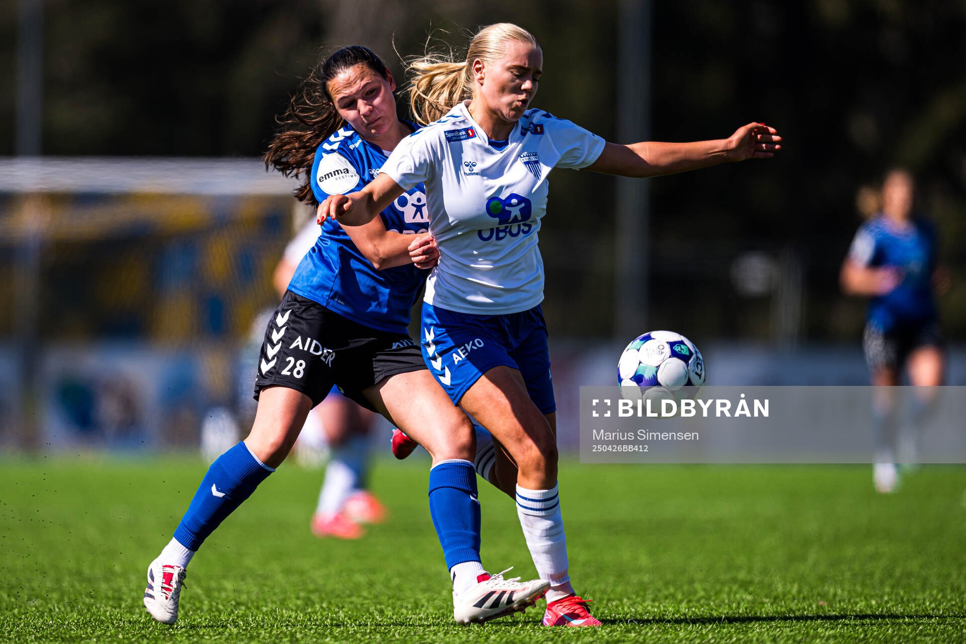 Luisa Luna Galteland of Lyn and Ebba Lovisa Niss of Kolbotn during the Toppserien football match between Kolbotn and Lyn on April 26, 2025 in Oslo.