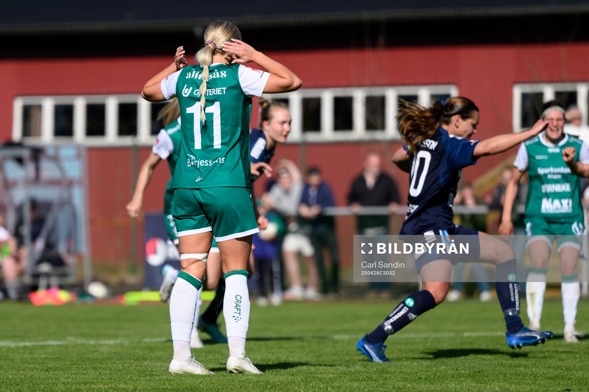Alingsås Moa Öhman deppar efter en missad straff under fotbollsmatchen i Damallsvenskan mellan Alingsås och Linköping den 26 april 2025 i Alingsås.