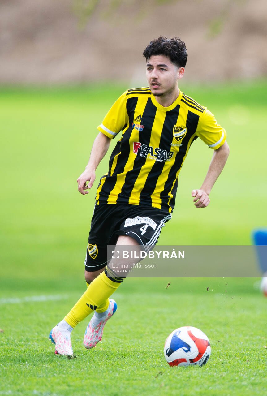 IFK Hässleholm Ali Reza Nazari i matchen i U19 division 1,