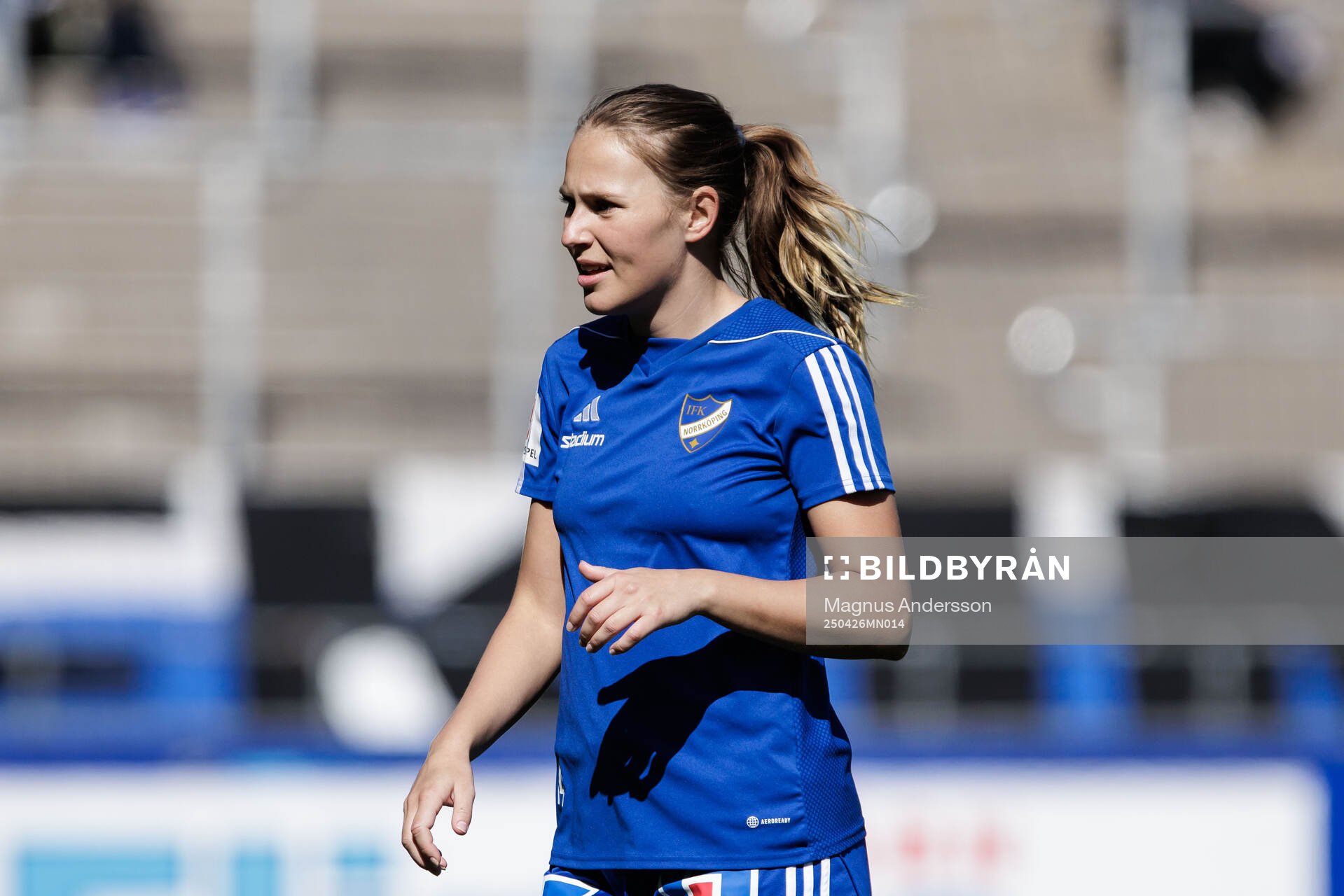 IFK Norrköpings Elsa Burvall inför fotbollsmatchen i Damallsvenskan mellan IFK Norrköping och Häcken den 26 april 2025 i Norrköping.