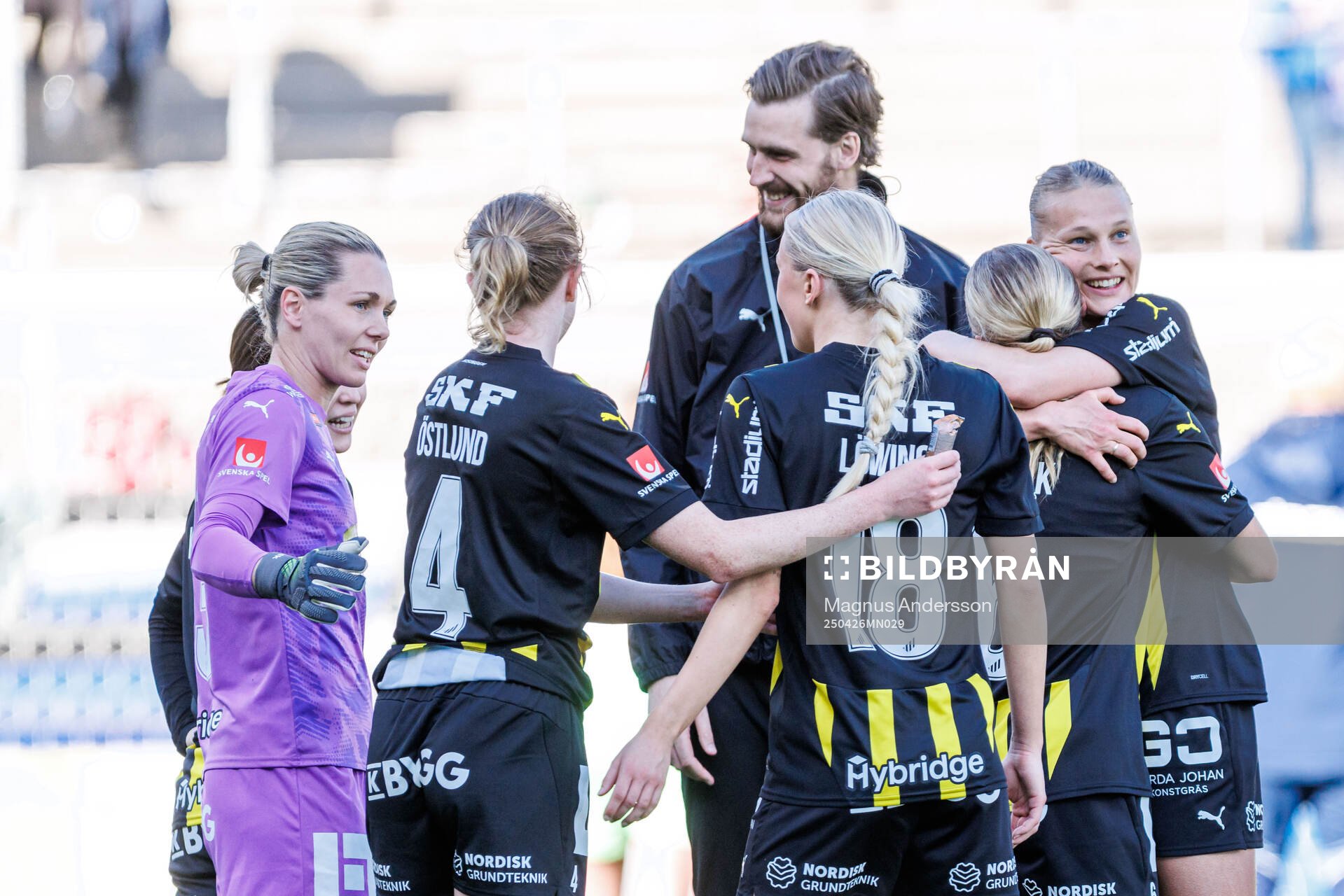 Häckens spelare jublar