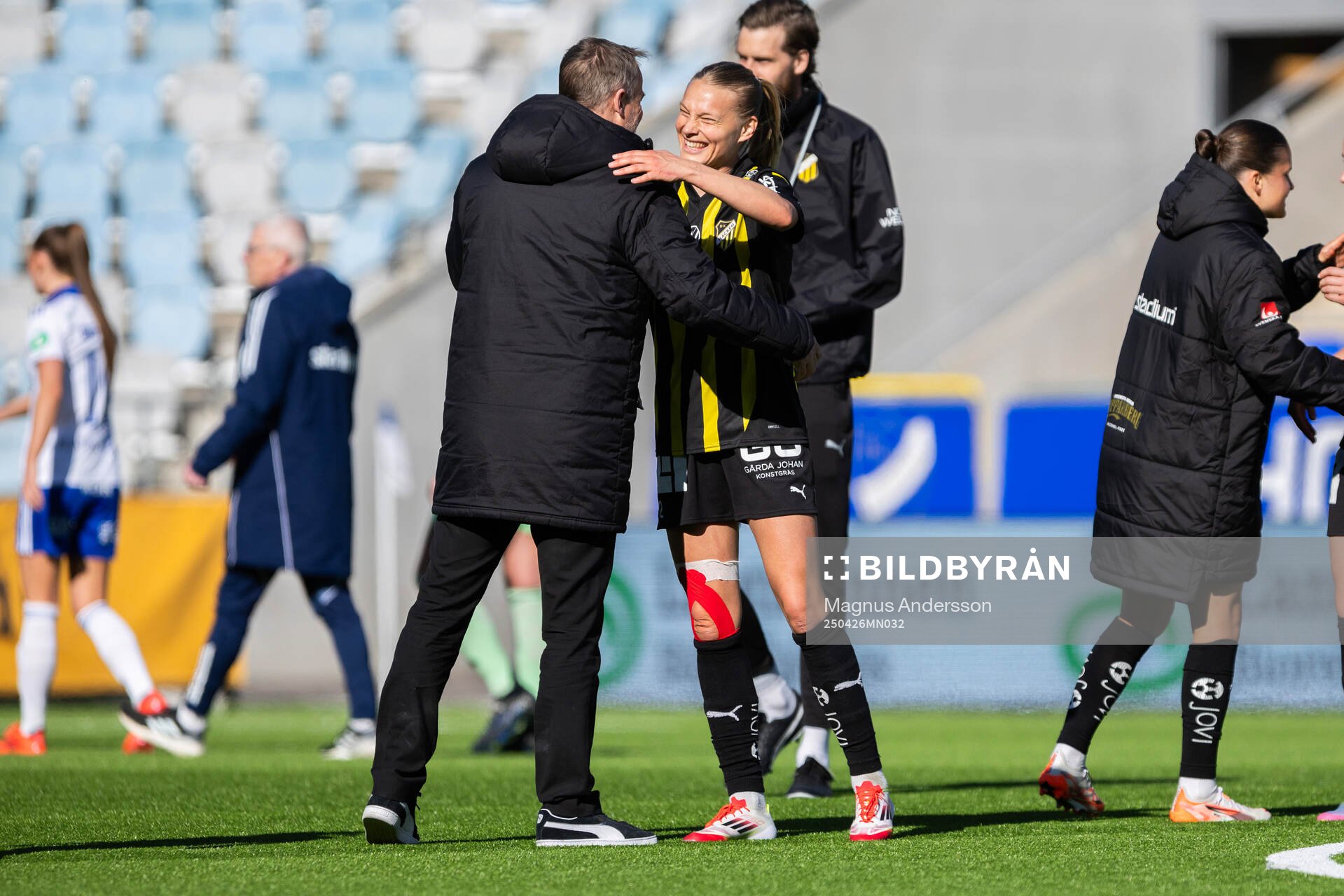 Häckens Stine Sandbech jublar