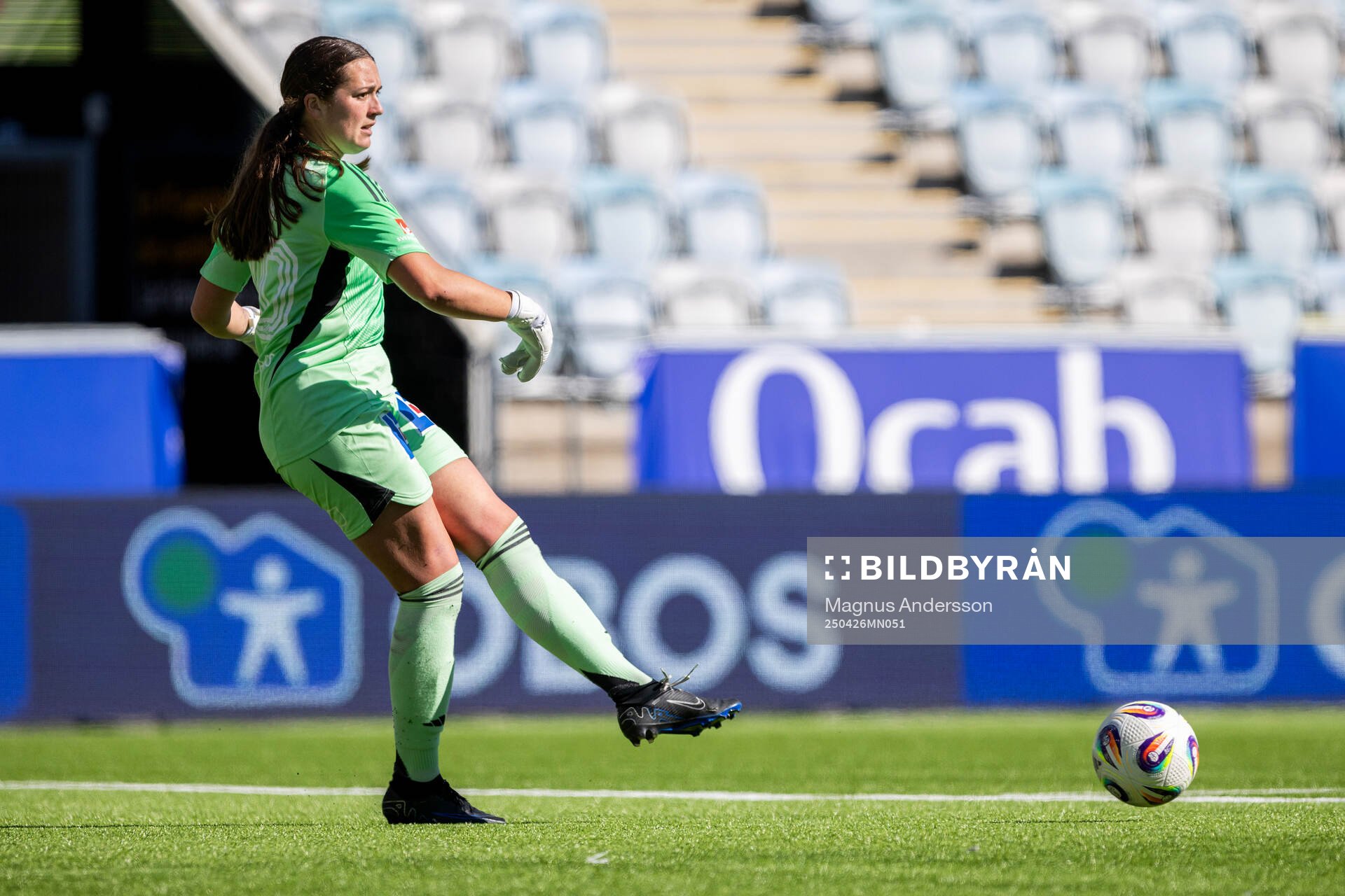 IFK Norrköpings målvakt Caroline Delisle under fotbollsmatchen i Damallsvenskan mellan IFK Norrköping och Häcken den 26 april 2025 i Norrköping.