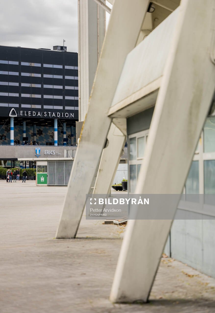 Exteriör Eleda Stadion inför fotbollsmatchen i Damallsvenskan mellan Malmö FF och Hammarby den 26 april 2025 i Malmö. 