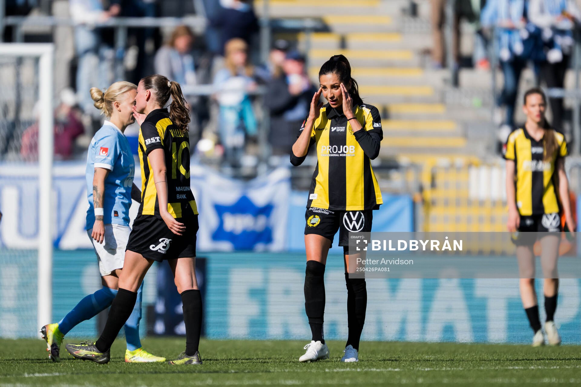 Hammarbys Nadia Nadim deppar