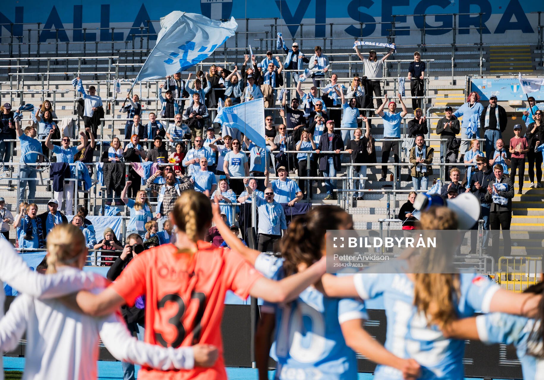 Malmö FFs supportrar jublar