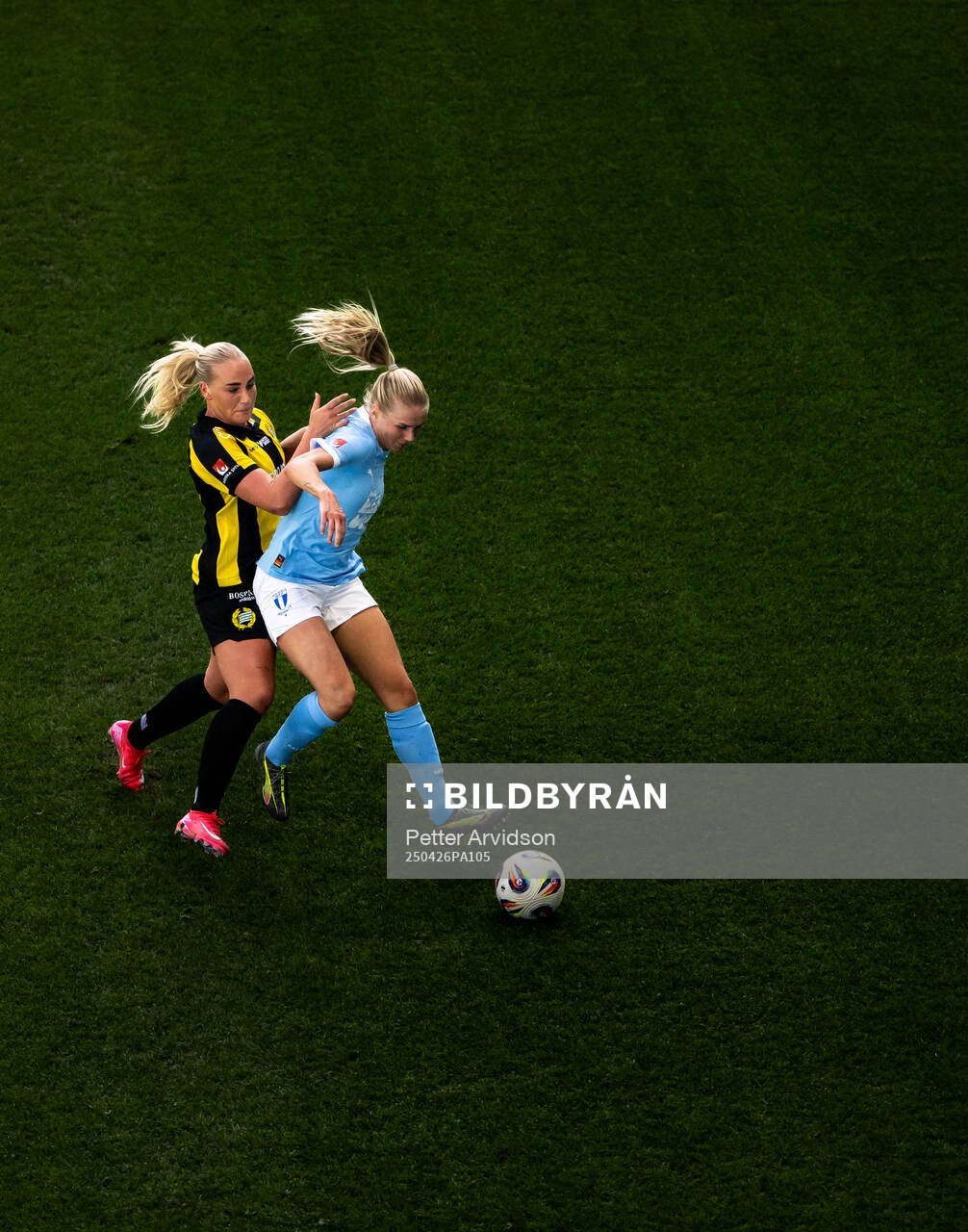 Hammarbys Cathinka Tandberg och Malmö FFs Nellie Lilja