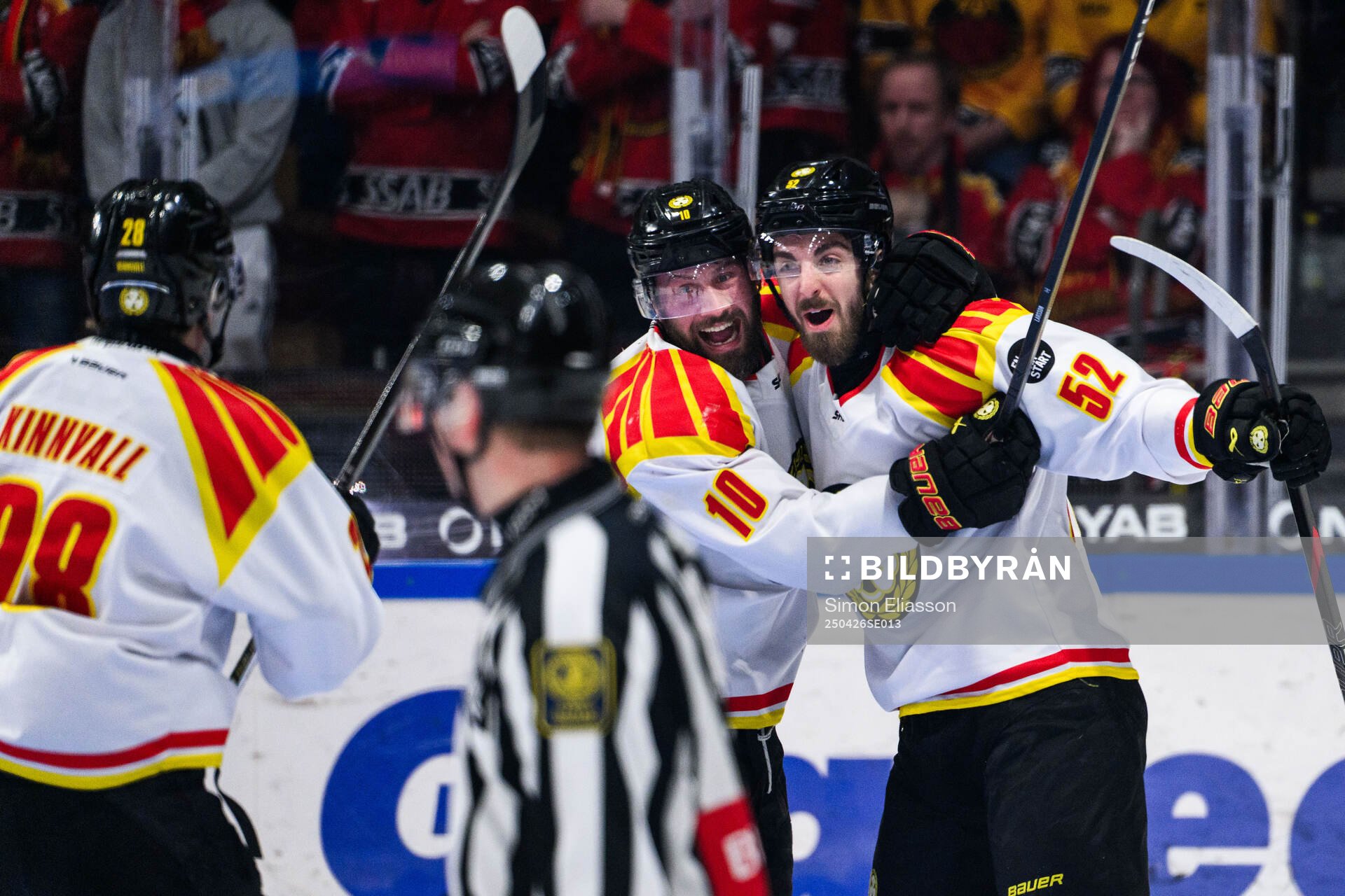 Brynäs Johan Larsson och Jack Kopacka jublar