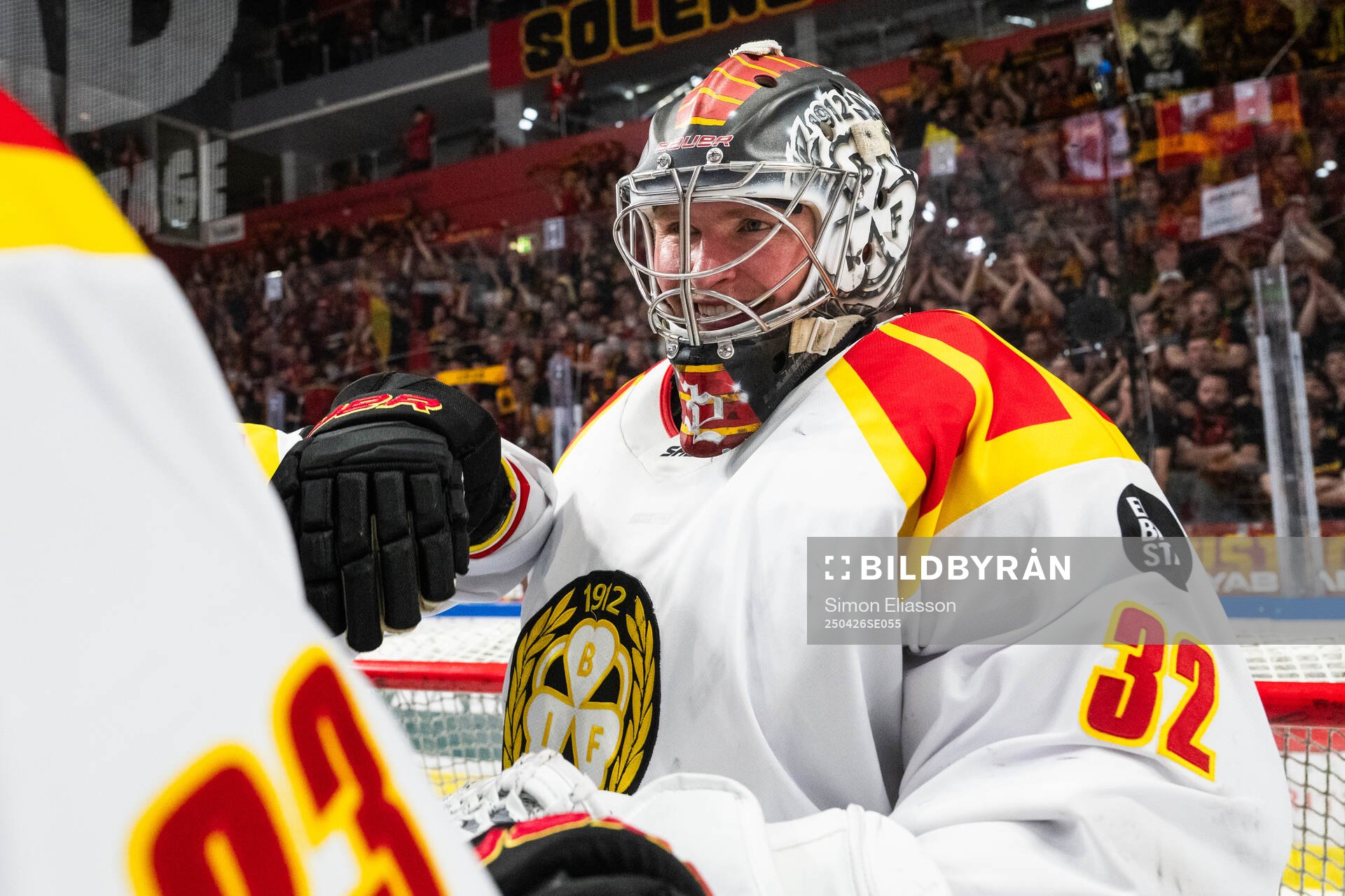 Brynäs målvakt Ludvig Persson jublar