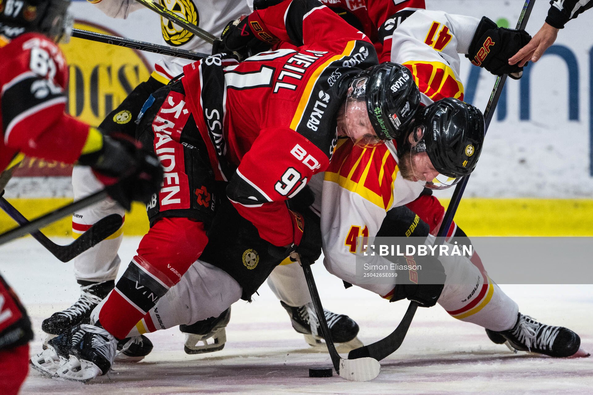 Luleås Brian O'neil och Brynäs Greg Scott tekar