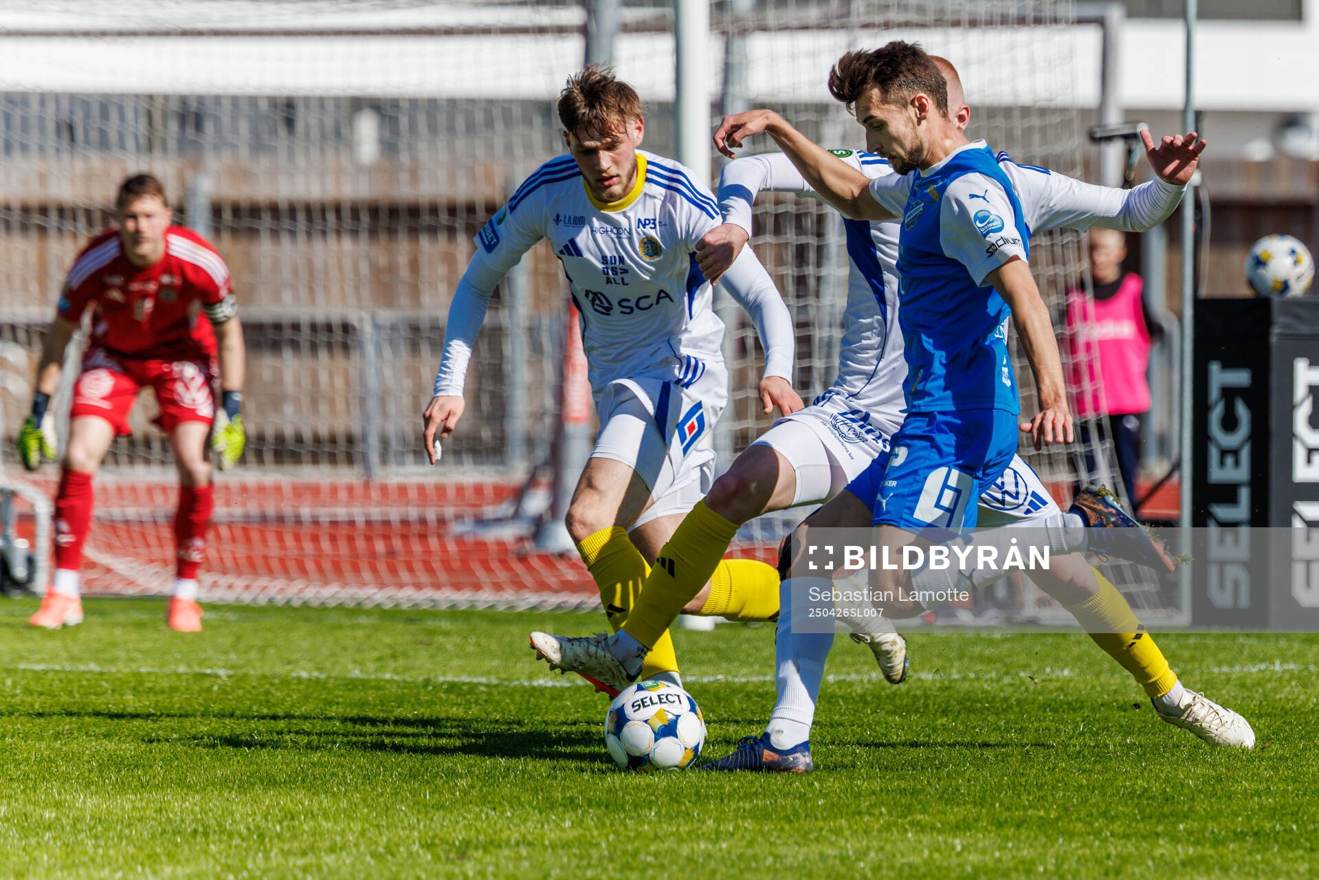 Oddevolds Rasmus Wiedesheim-Paul under fotbollsmatchen i Superettan mellan Oddevold och GIF Sundsvall den 26 april 2025 i Uddevalla.
