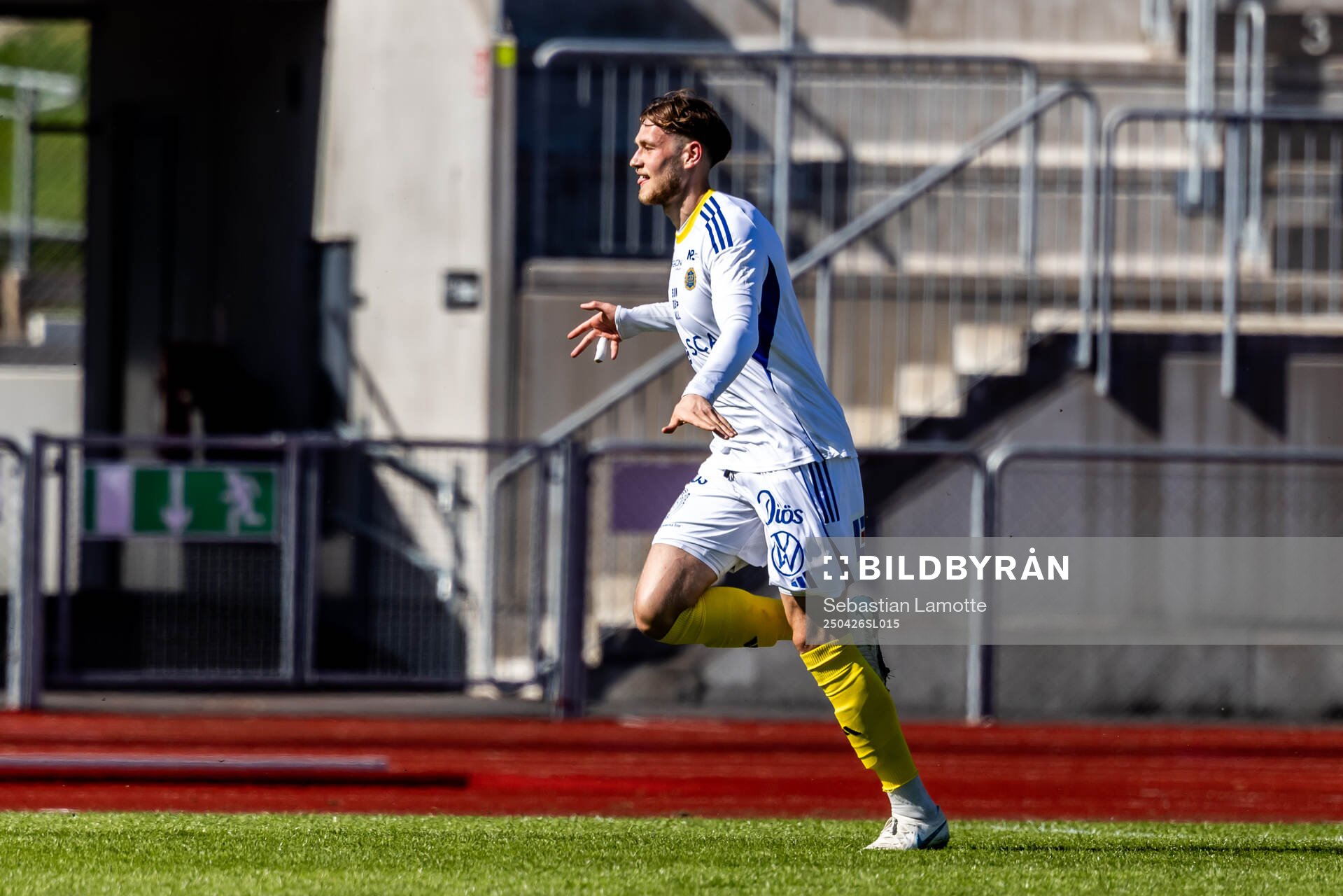 GIF Sundsvalls Ludvig Svanberg har gjort 0-2 och jublar under fotbollsmatchen i Superettan mellan Oddevold och GIF Sundsvall den 26 april 2025 i Uddevalla. 