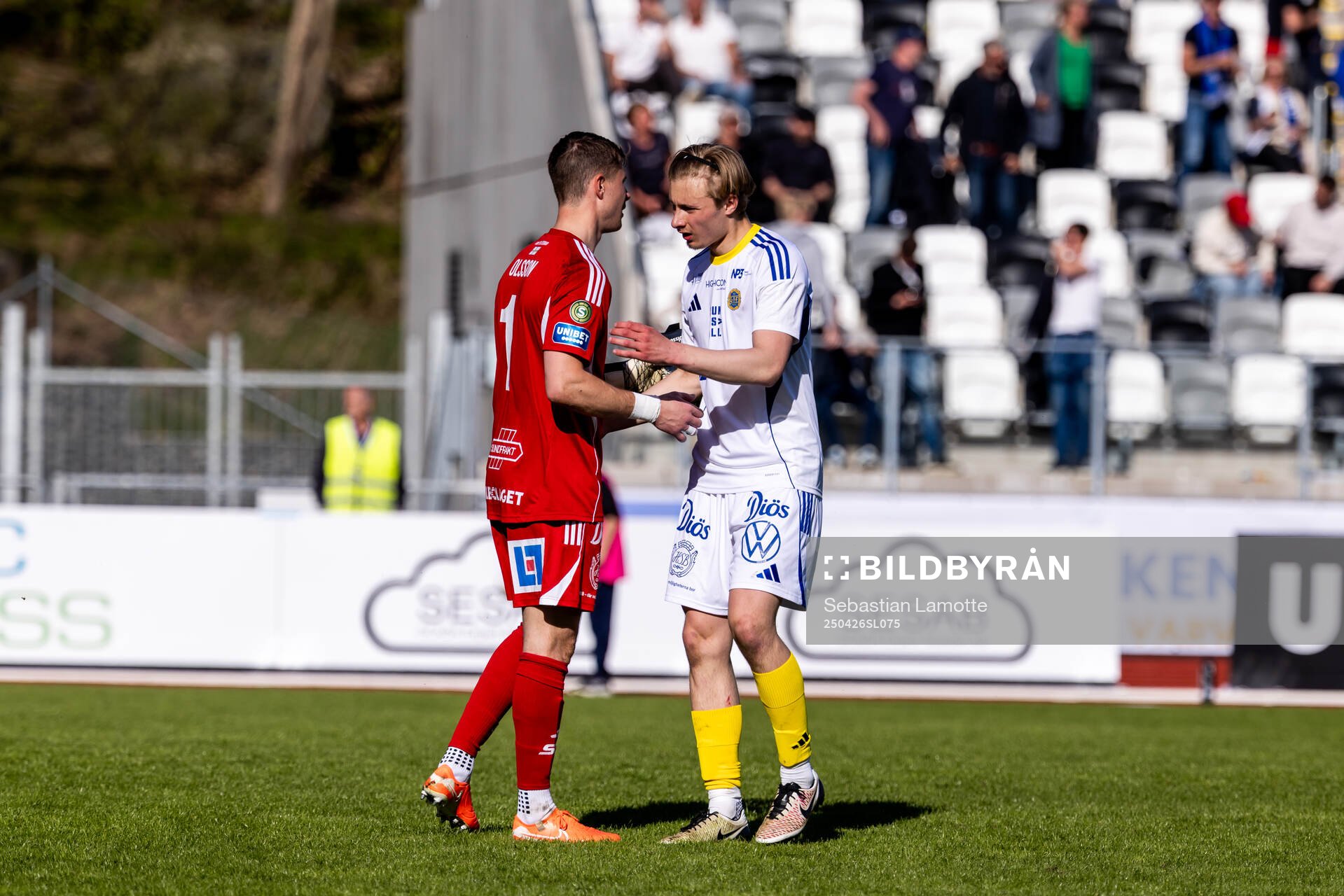 GIF Sundsvalls målvakt Jonas Olsson och Malte Hallin jublar