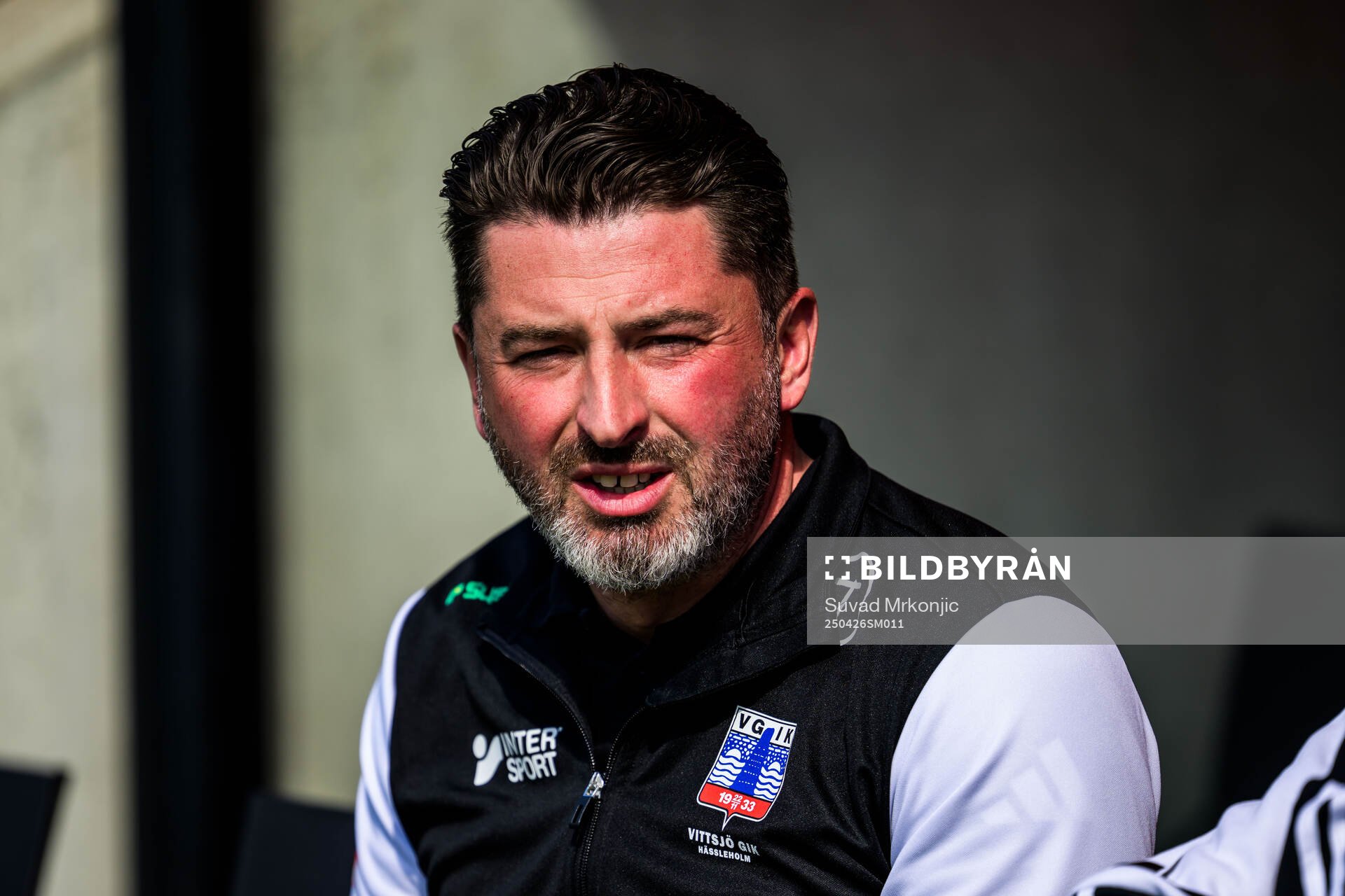 Vittsjös tränare Mladen Blagojevic inför fotbollsmatchen i Damallsvenskan mellan Växjö DFF och Vittsjö den 26 april 2025 i Växjö. 