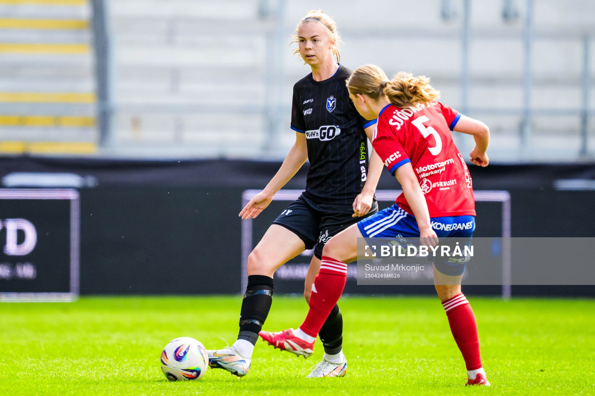 Växjö DFFs Elin Nilsson och Vittsjös Hannah Sjödahl