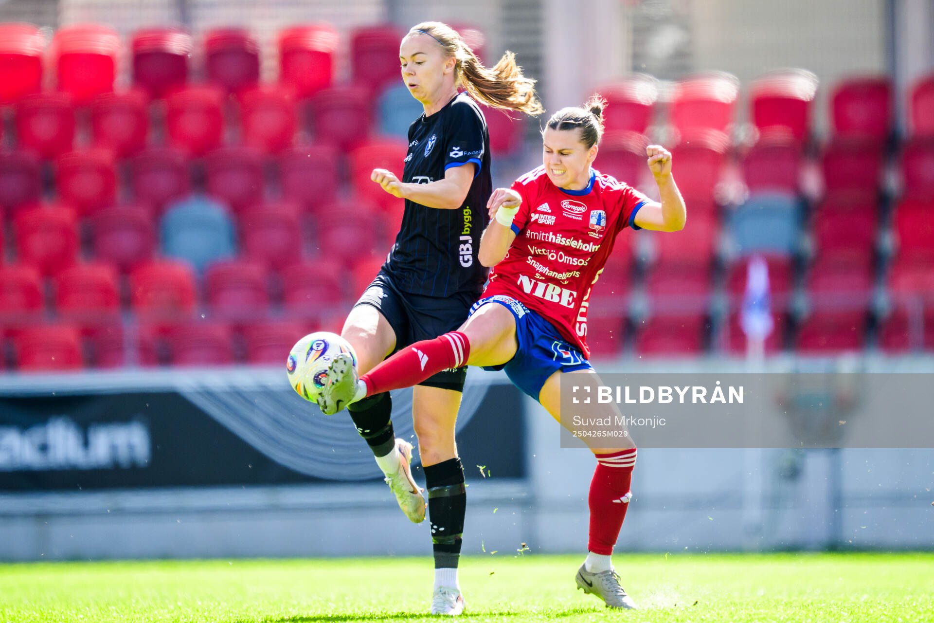 Växjö DFFs Elin Nilsson och Vittsjös Anna Haddock