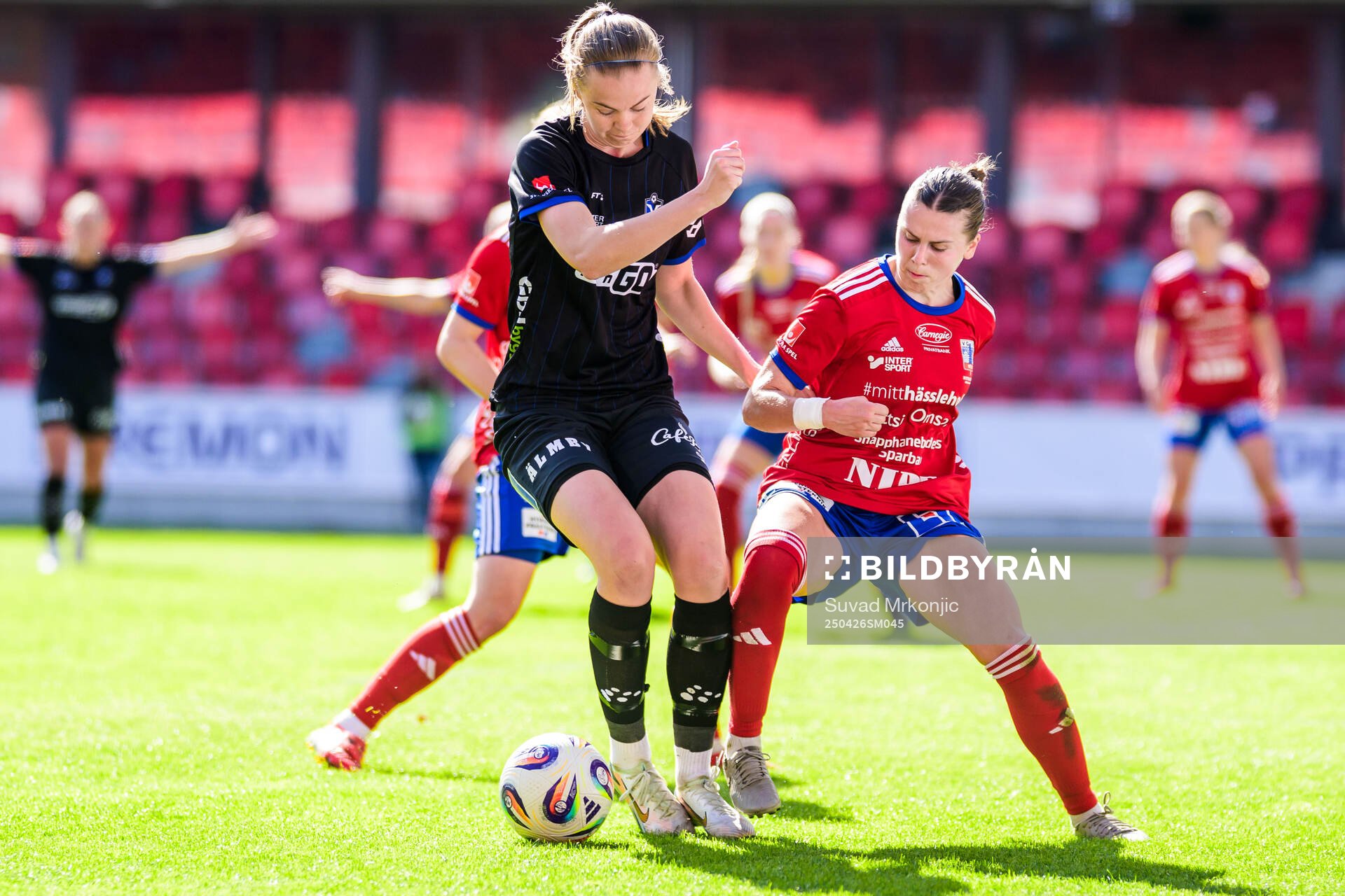 Växjö DFFs Elin Nilsson och Vittsjös Julia Tunturi