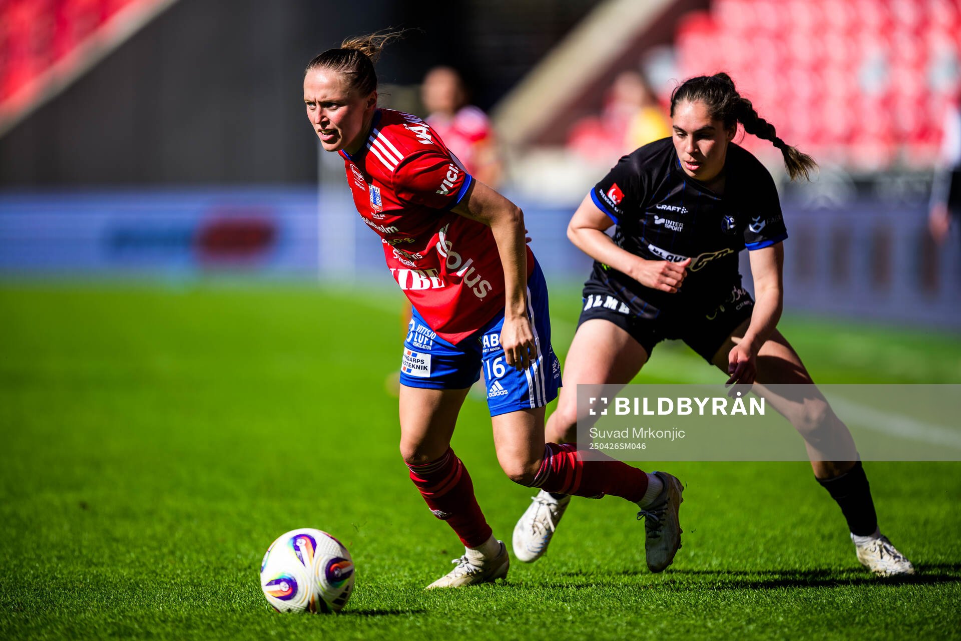 Vittsjös Olivia Wänglund och Växjö DFFs Bryndis Arna