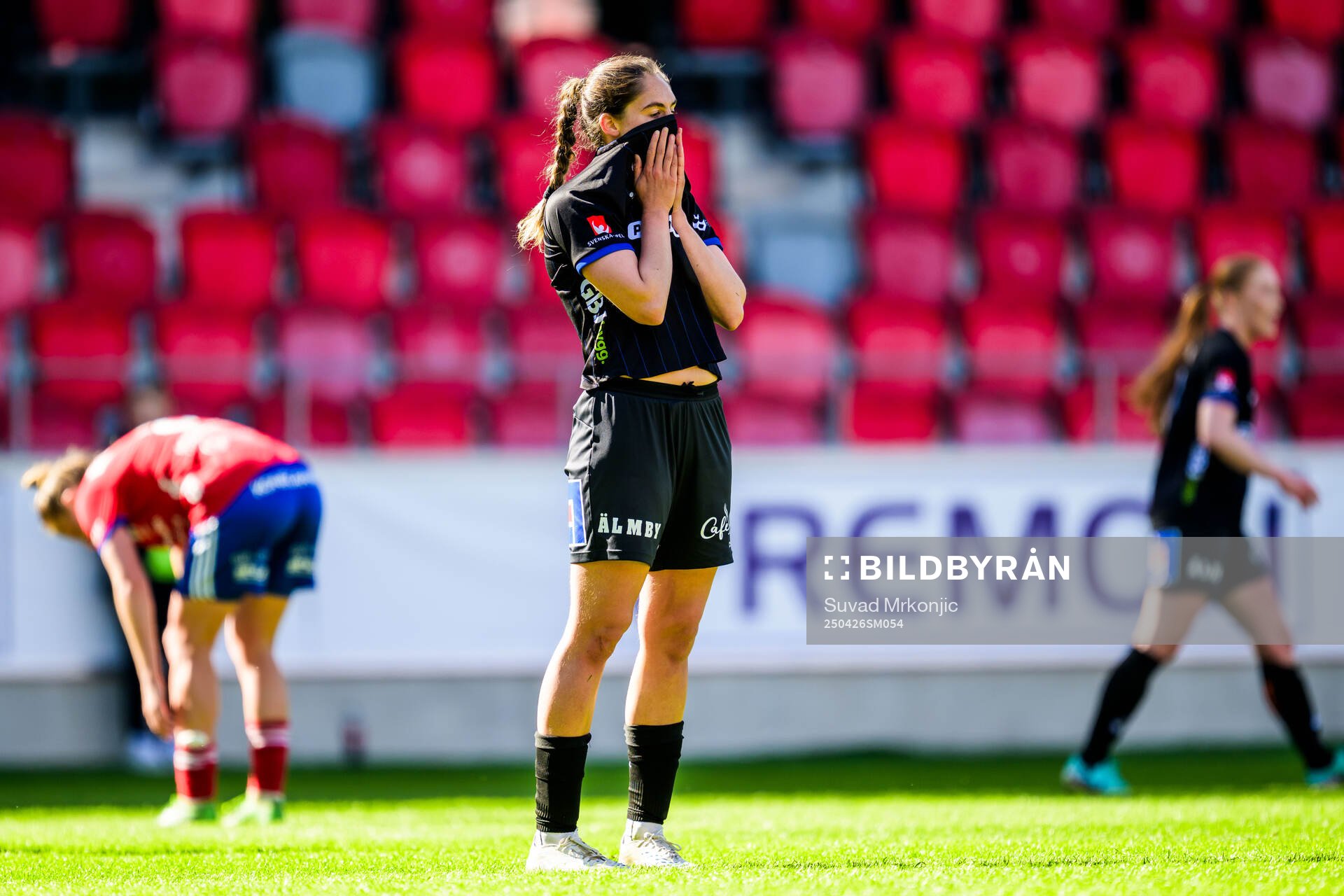 Växjö DFFs Bryndis Arna Nielsdottir deppar