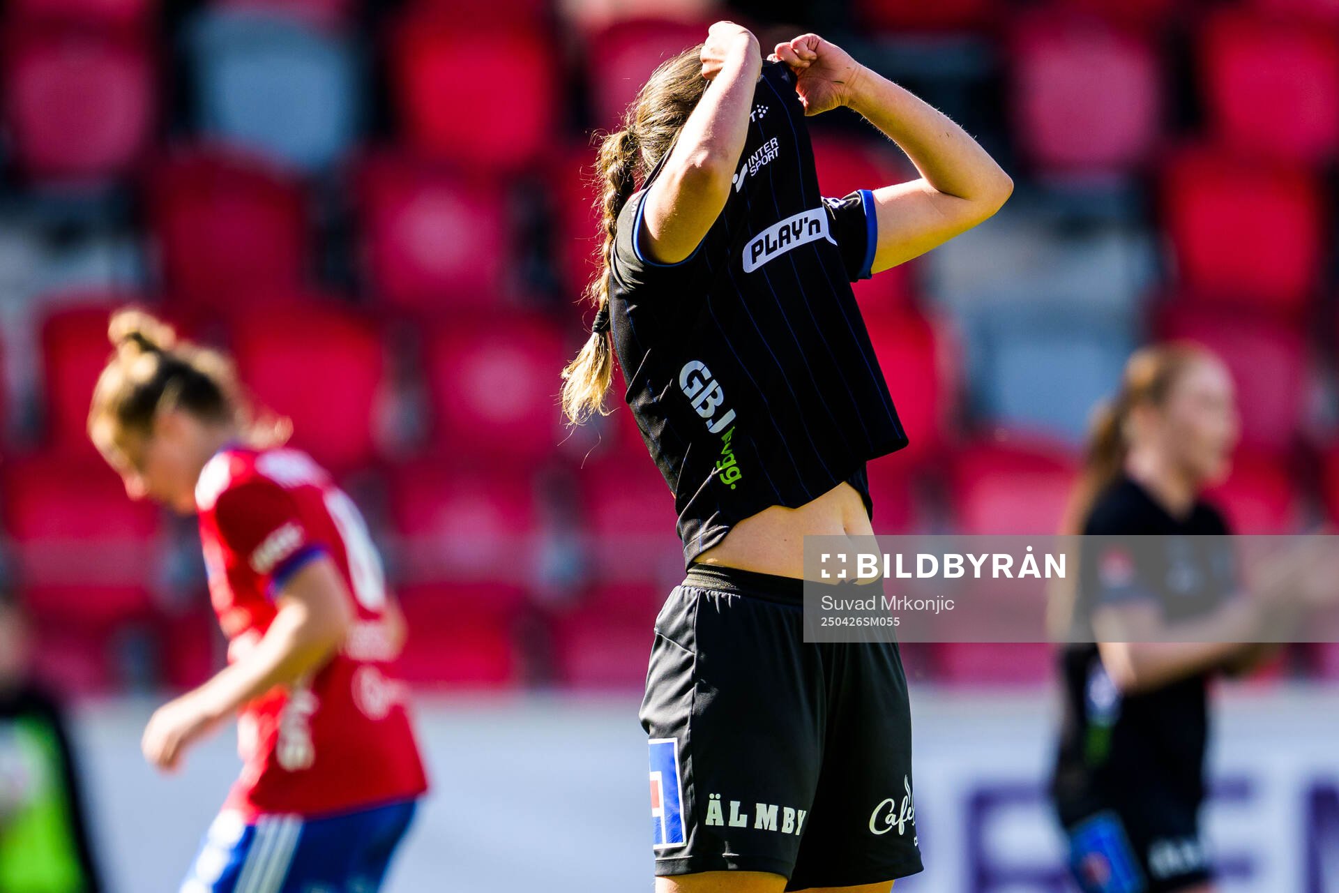 Växjö DFFs Bryndis Arna Nielsdottir deppar
