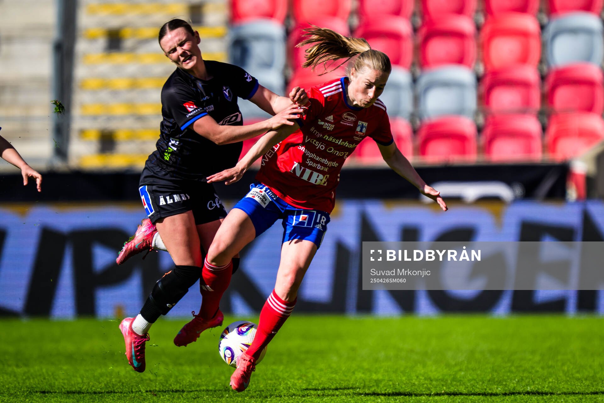 Växjö DFFs Maja Bodin och Vittsjös Linda Charlotta