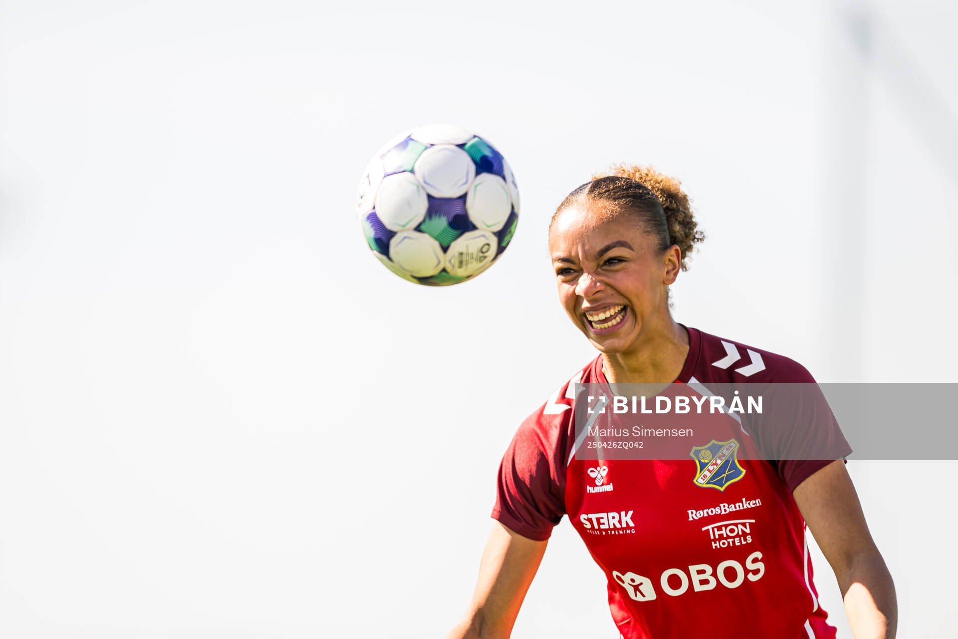 Josefine Birkelund of Lyn warms up