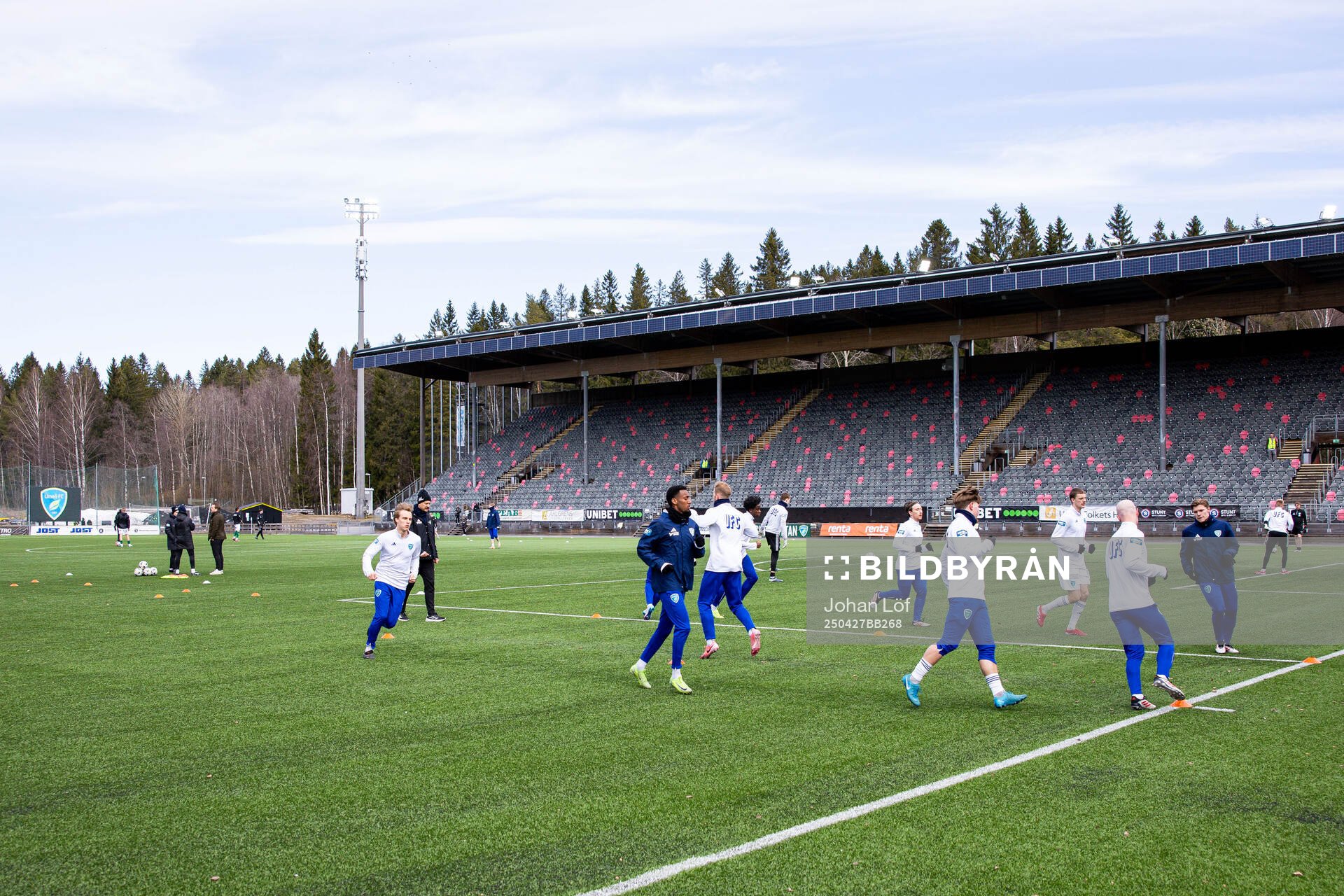 Umeå FCs spelare värmer upp