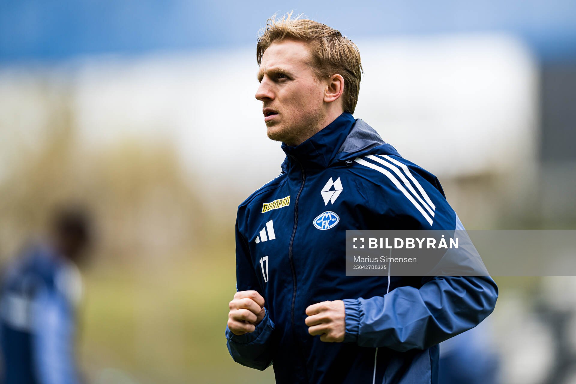 Mats Møller Dæhli of Molde warms up