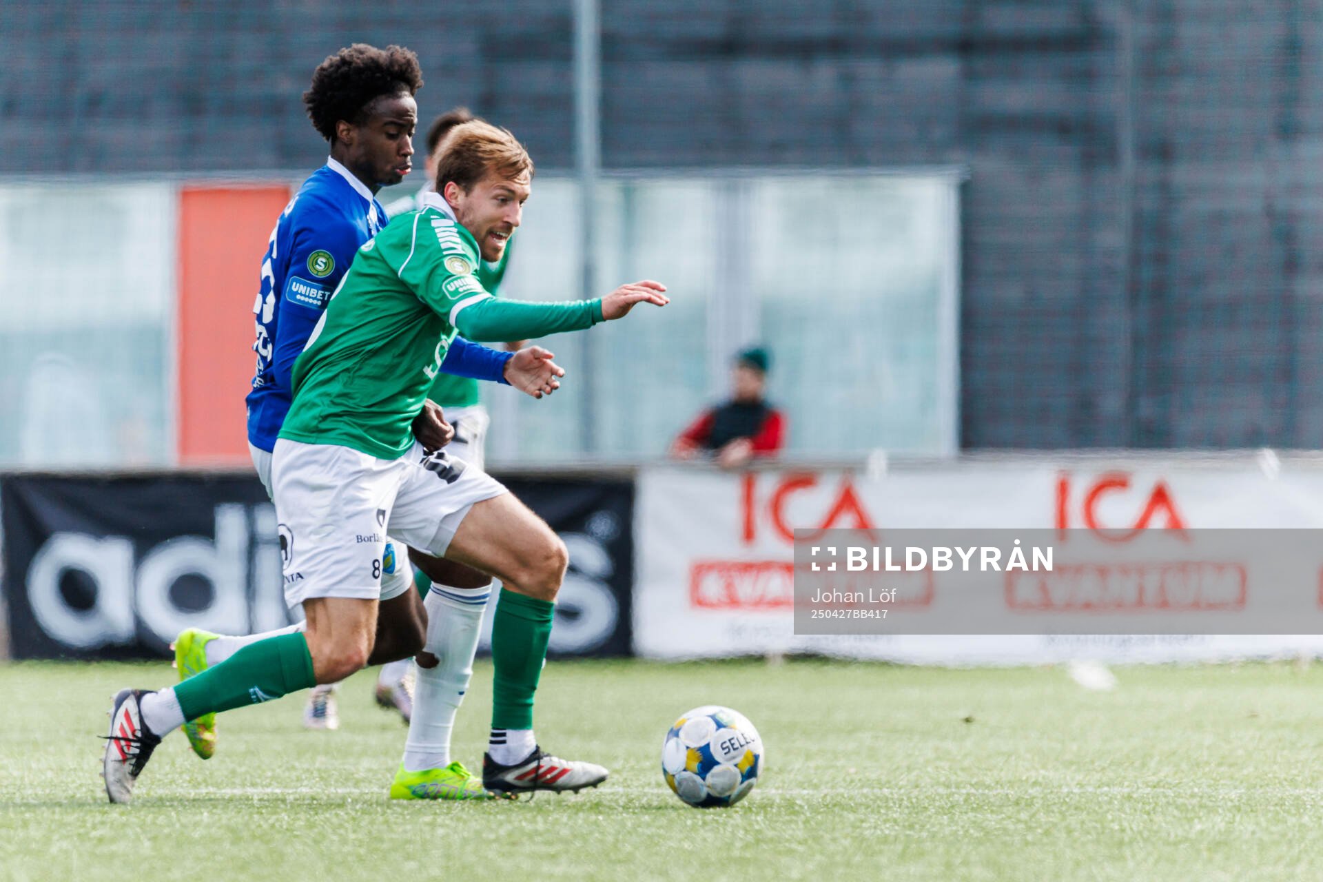 Brages Suren Hagop och Umeå FCs Joel Hedström