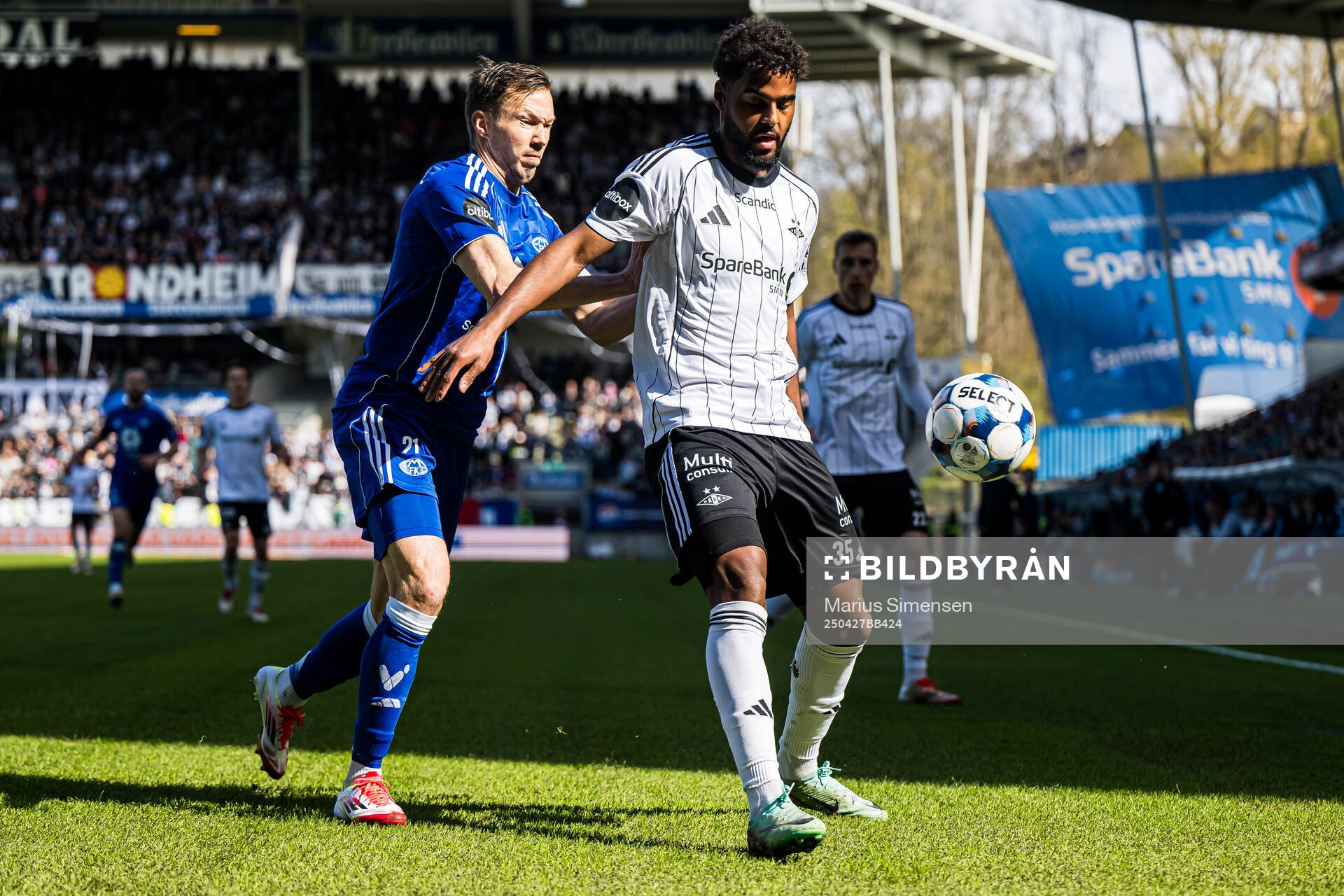 Martin Linnes of Molde and Emil Konradsen Ceide of Rosenborg