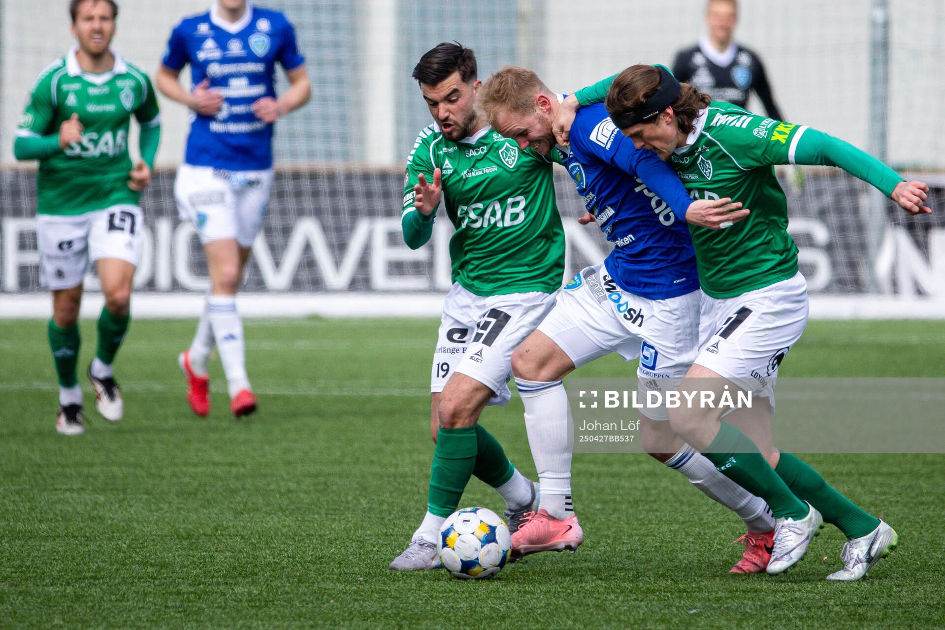 Umeå FCs Eythor Martin Björgolfsson och Brages Haris Brkic och Jakob Hedenquist under fotbollsmatchen i Superettan mellan Umeå FC och Brage den 27 april 2025 i Umeå.