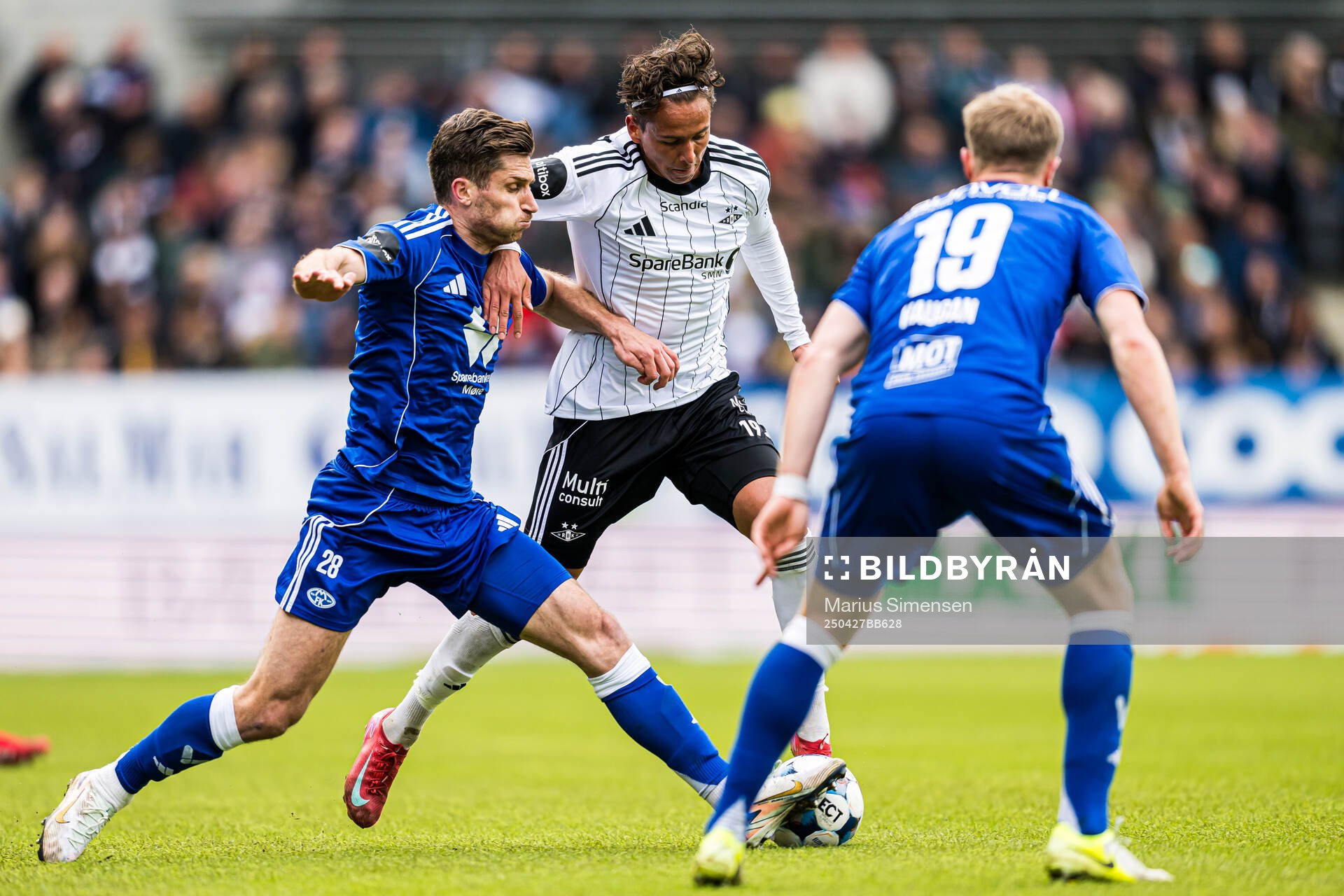 Kristoffer Haugen of Molde and Adrian Nilsen Pereira of Rosenborg during the Eliteserien match between Rosenborg and Molde on April 27, 2025 in Trondheim.