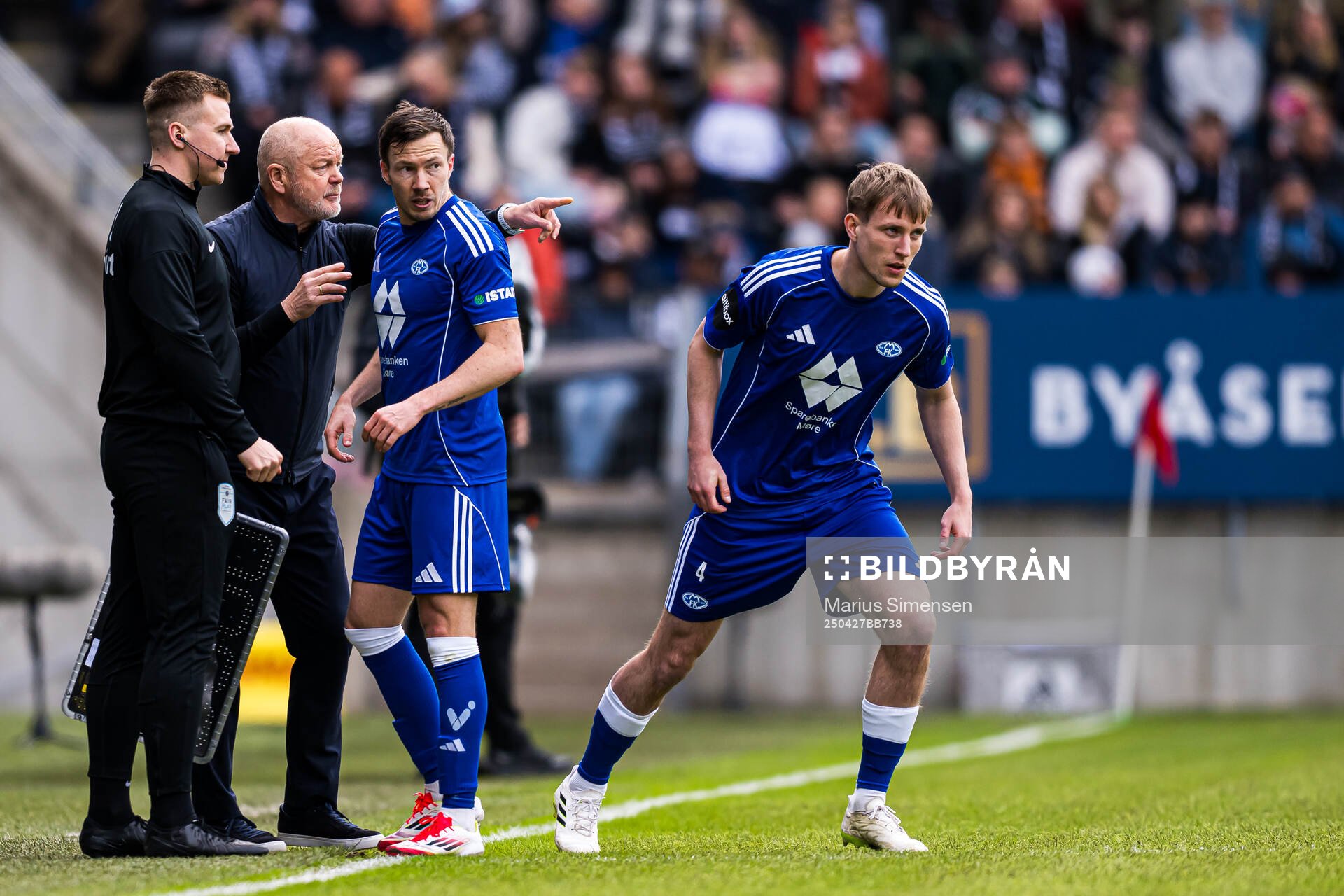 Per-Mathias Høgmo, head coach of Molde, Martin Linnes and Valdemar Lund Jensen of Molde during the Eliteserien match between Rosenborg and Molde on April 27, 2025 in Trondheim.