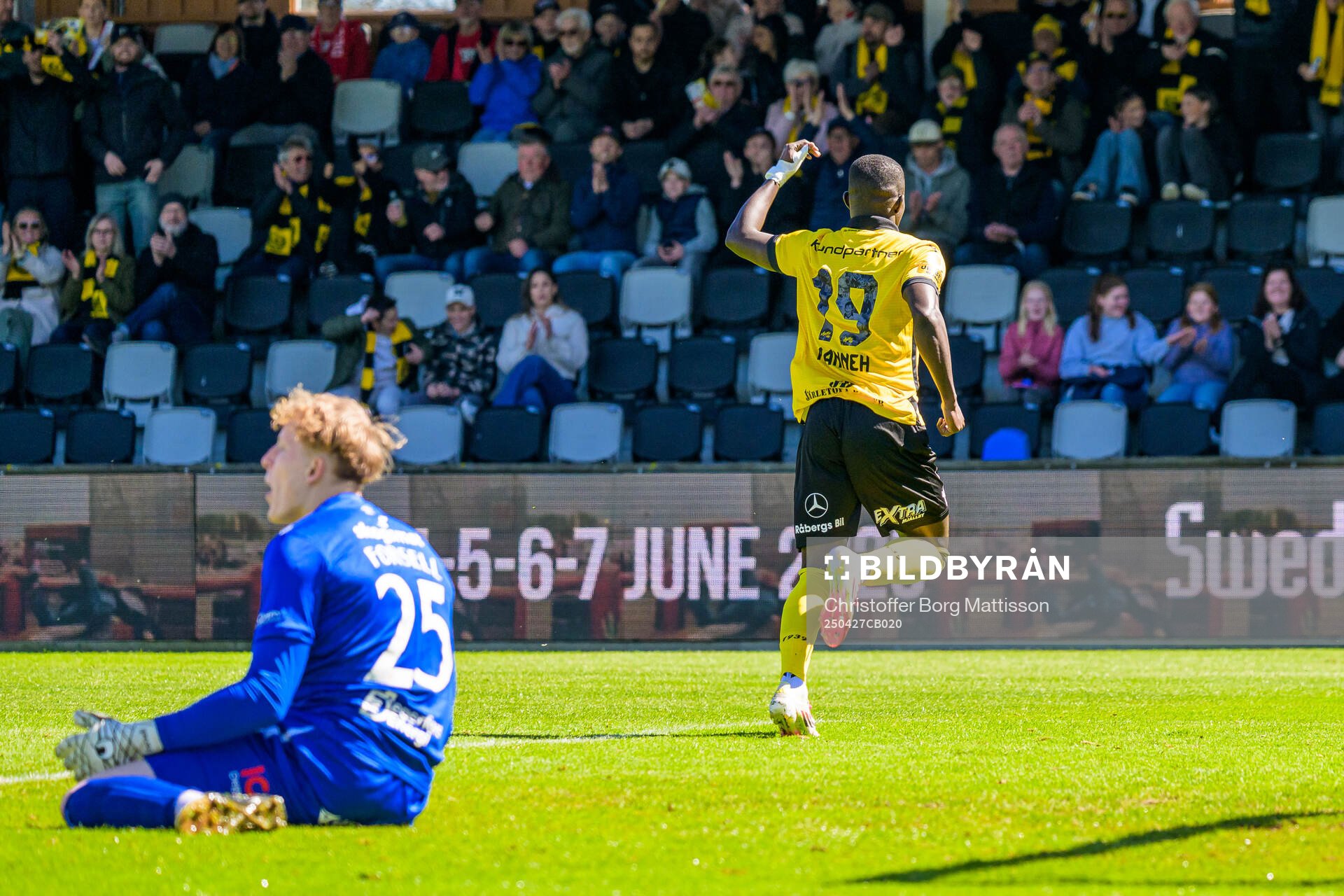 Mjällbys Abdoulie Manneh jublar